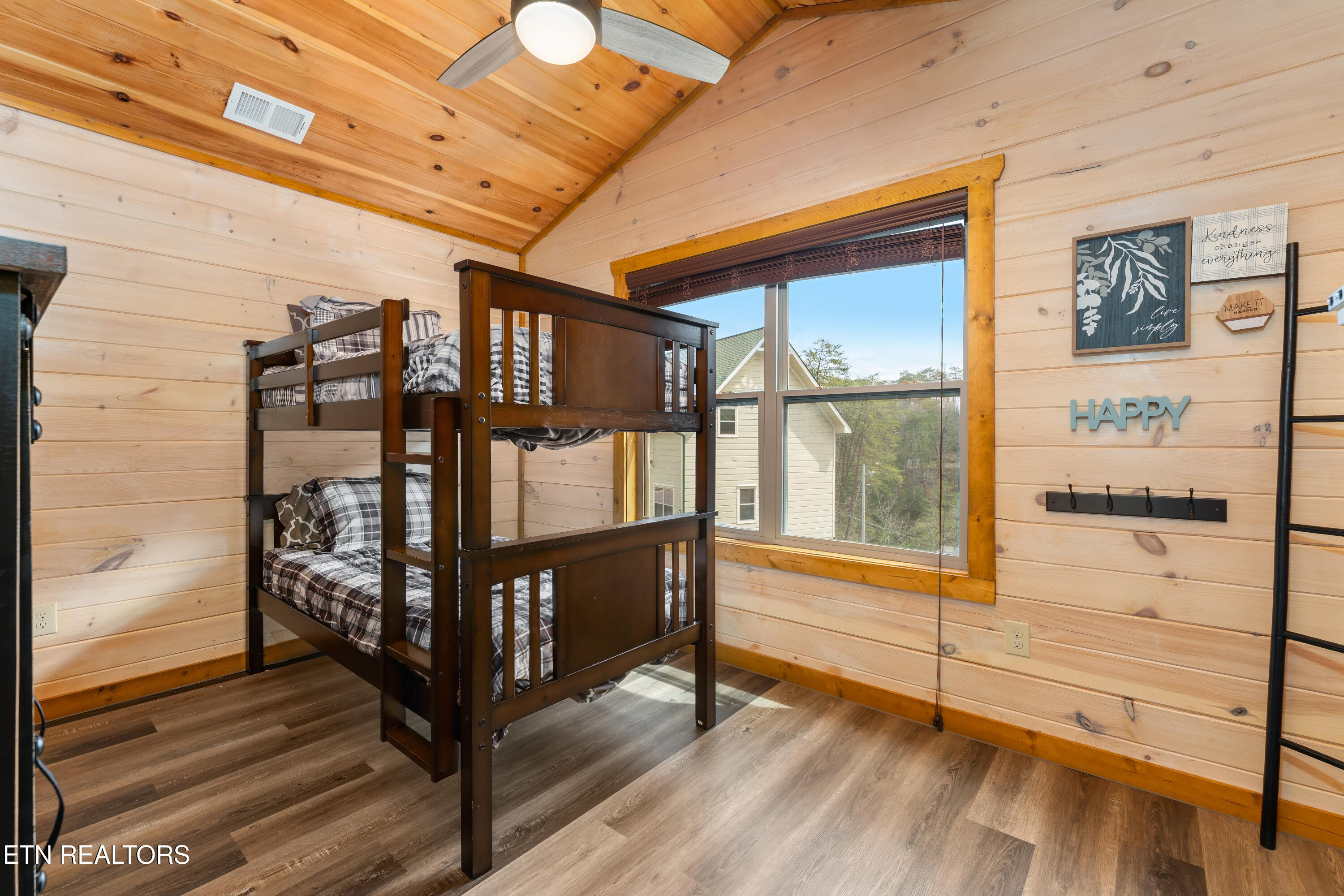 911 Osprey Way Pigeon Forge TN 37863