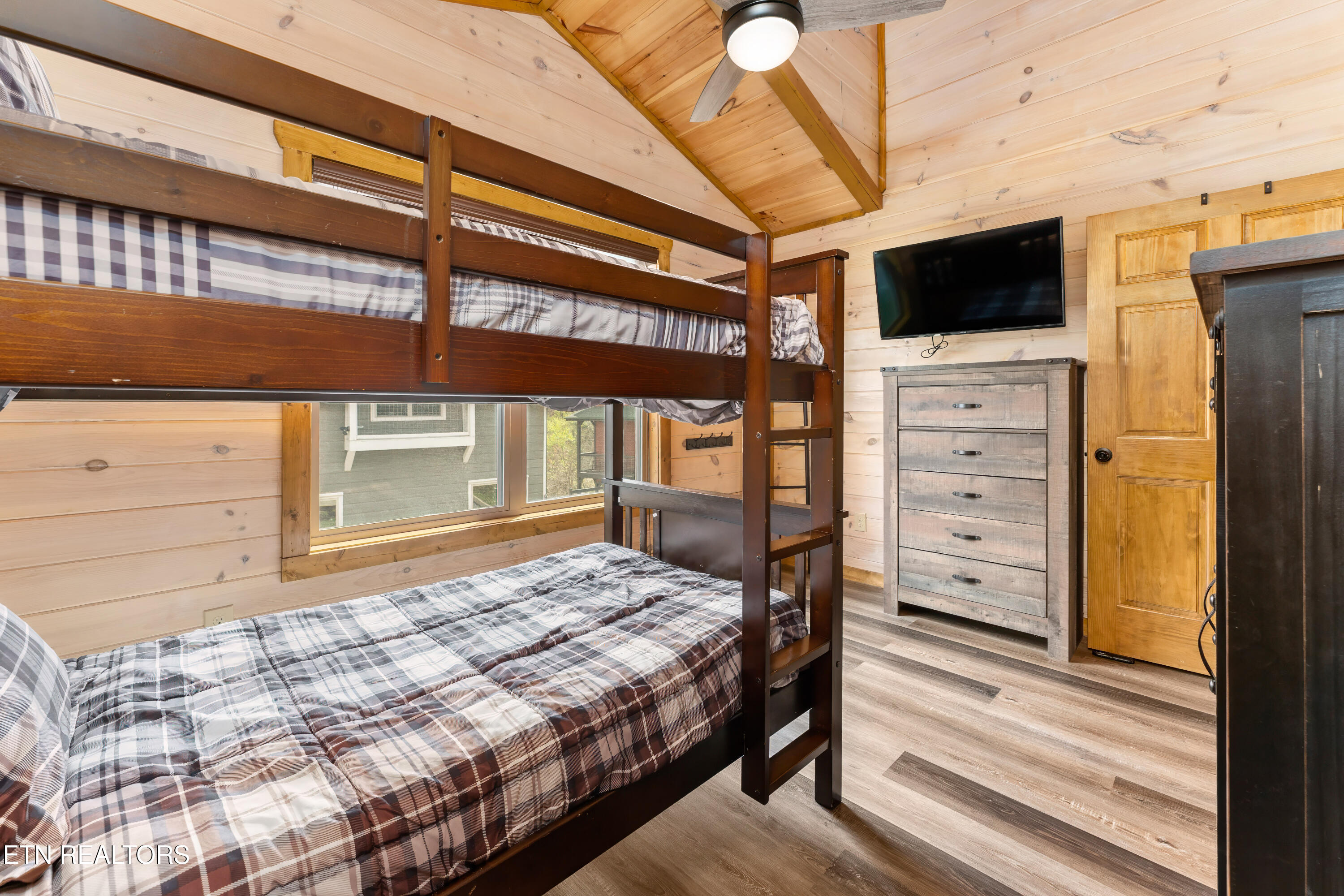 911 Osprey Way Pigeon Forge TN 37863