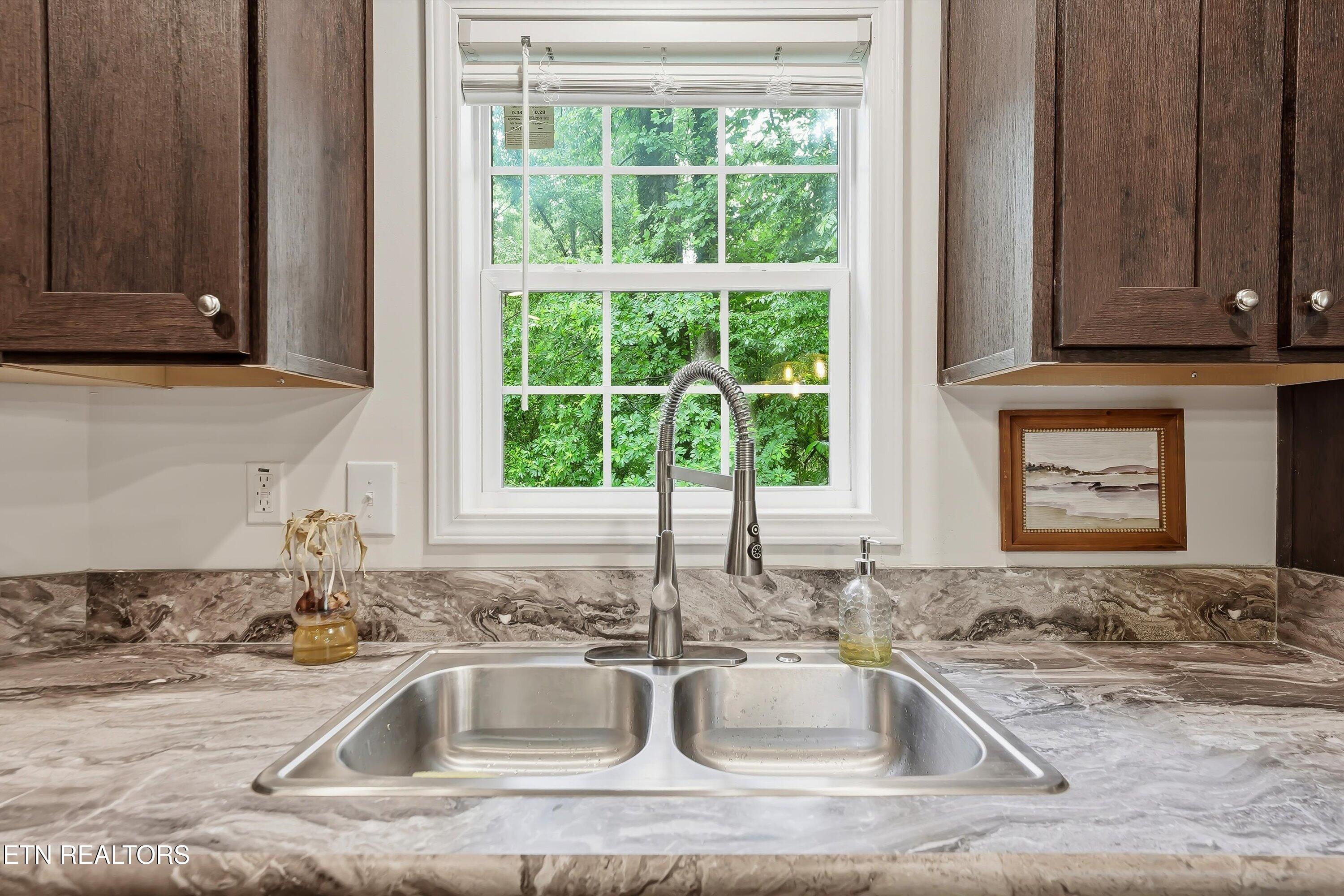 144 Zeni Lane Harriman TN 37748