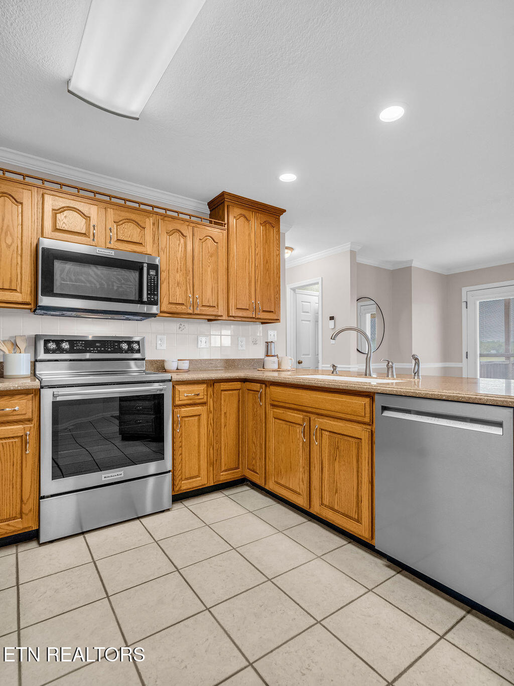 1398 Hirst Circle Lenoir City TN 37772