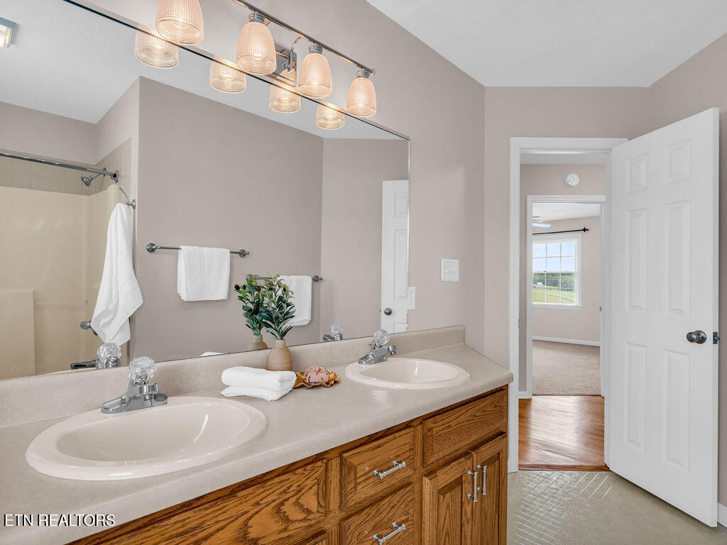 1398 Hirst Circle Lenoir City TN 37772