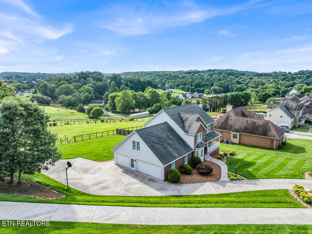 1398 Hirst Circle Lenoir City TN 37772