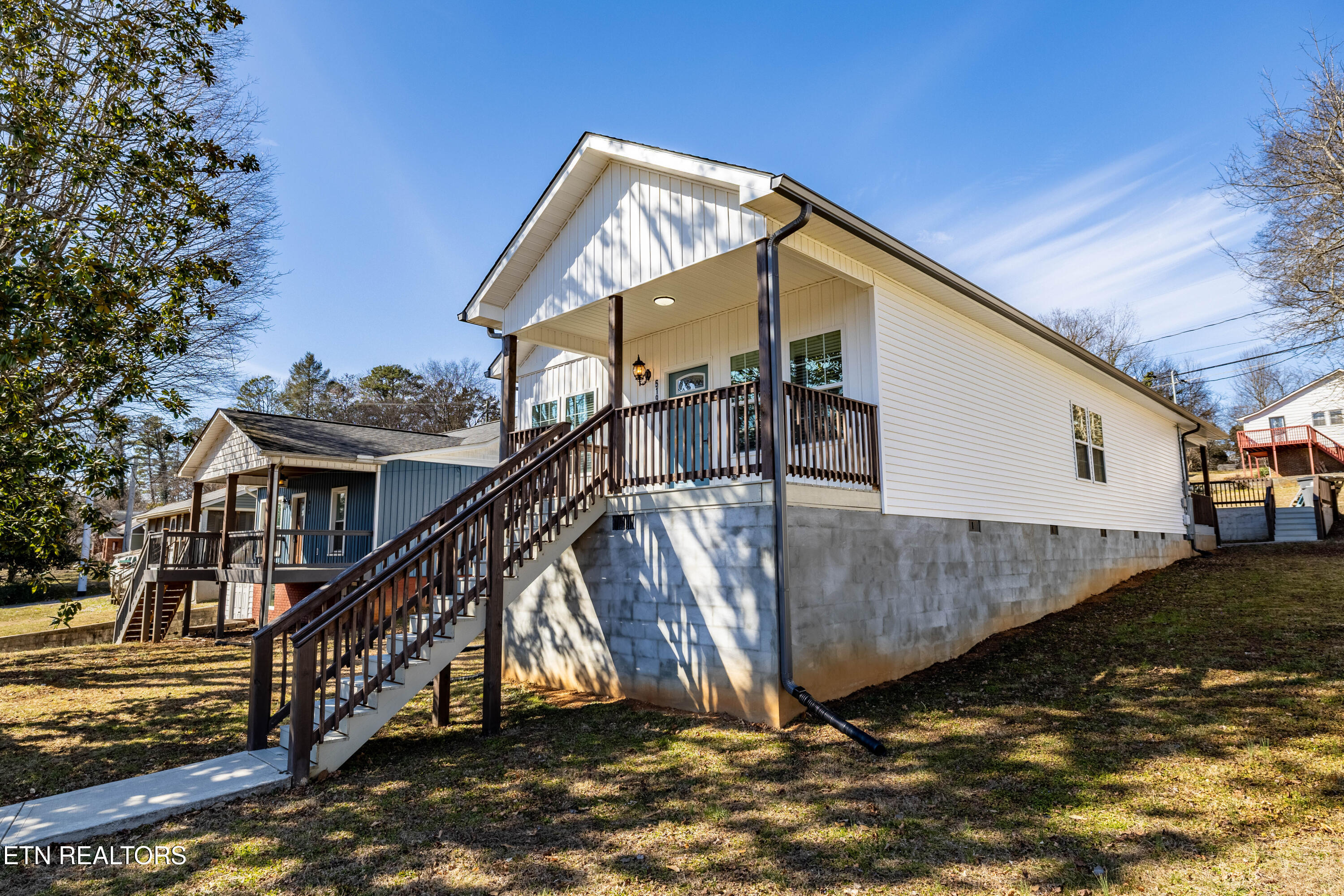 619 NE Midlake Drive Knoxville TN 37918