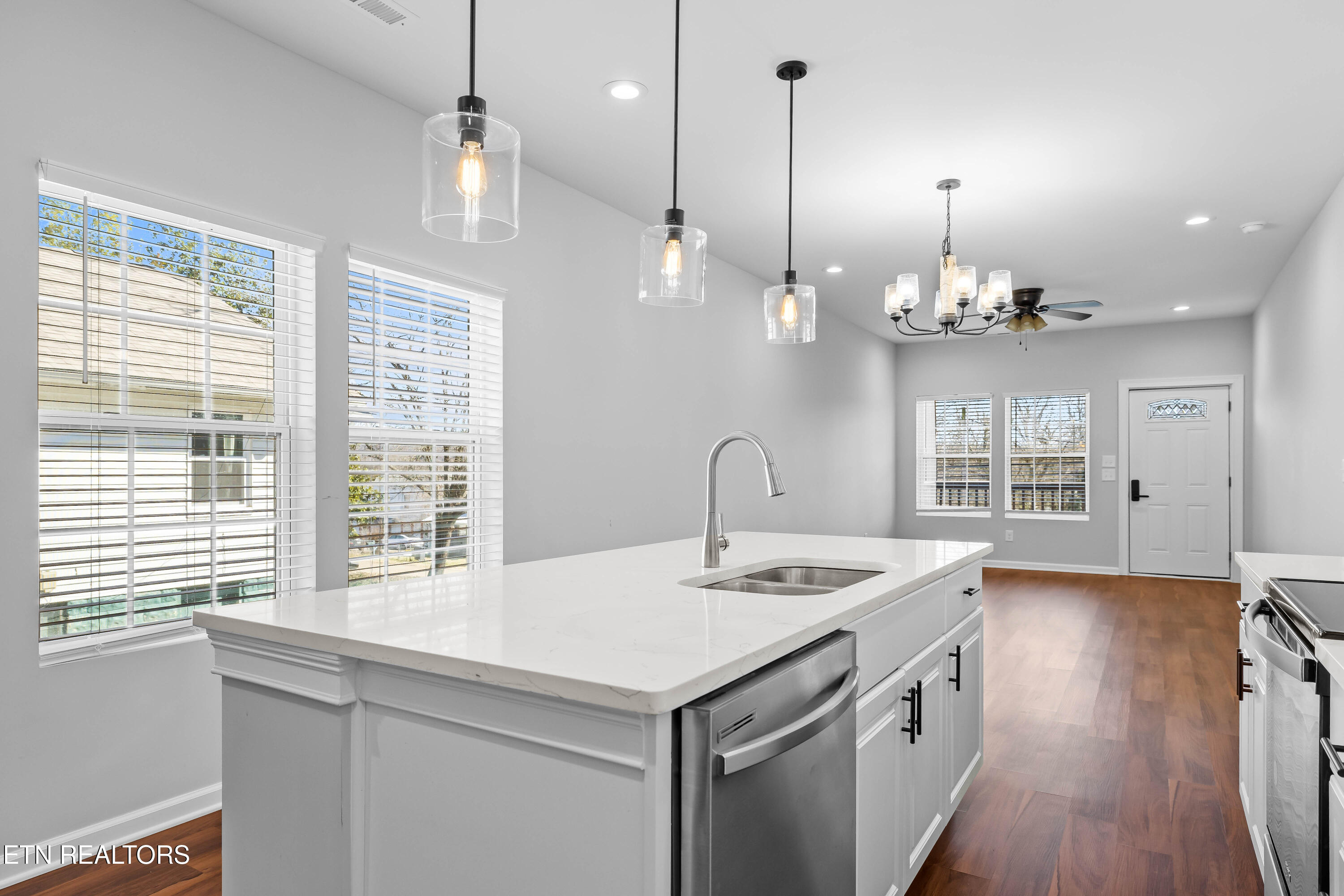 619 NE Midlake Drive Knoxville TN 37918