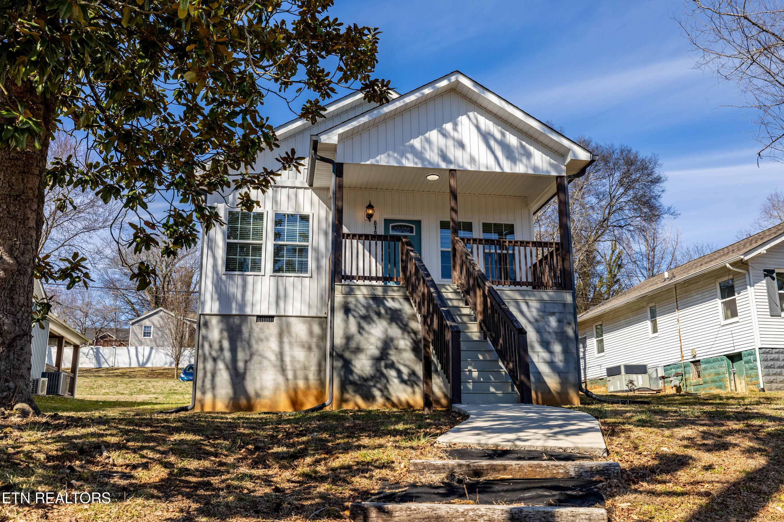 619 NE Midlake Drive Knoxville TN 37918