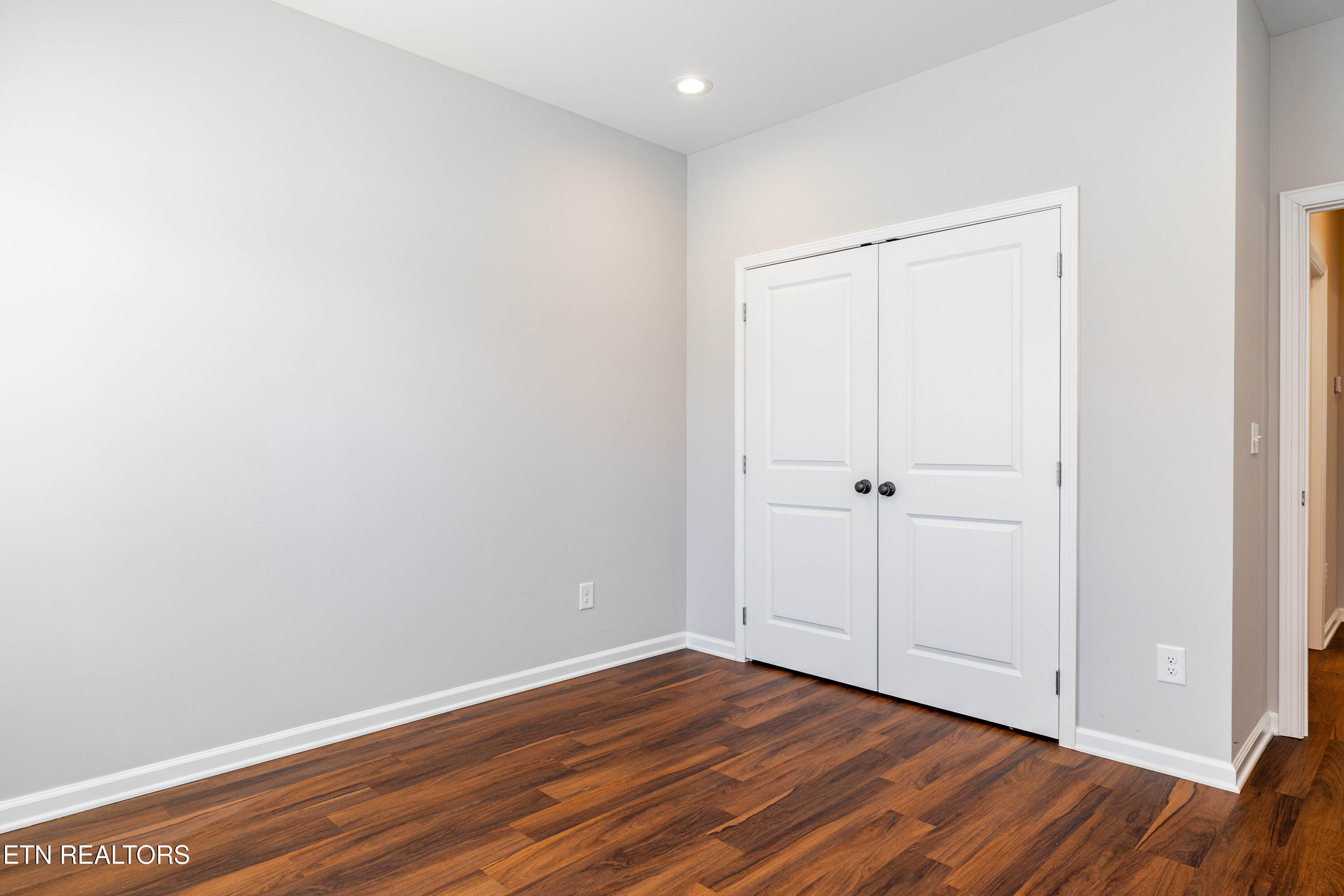 619 NE Midlake Drive Knoxville TN 37918