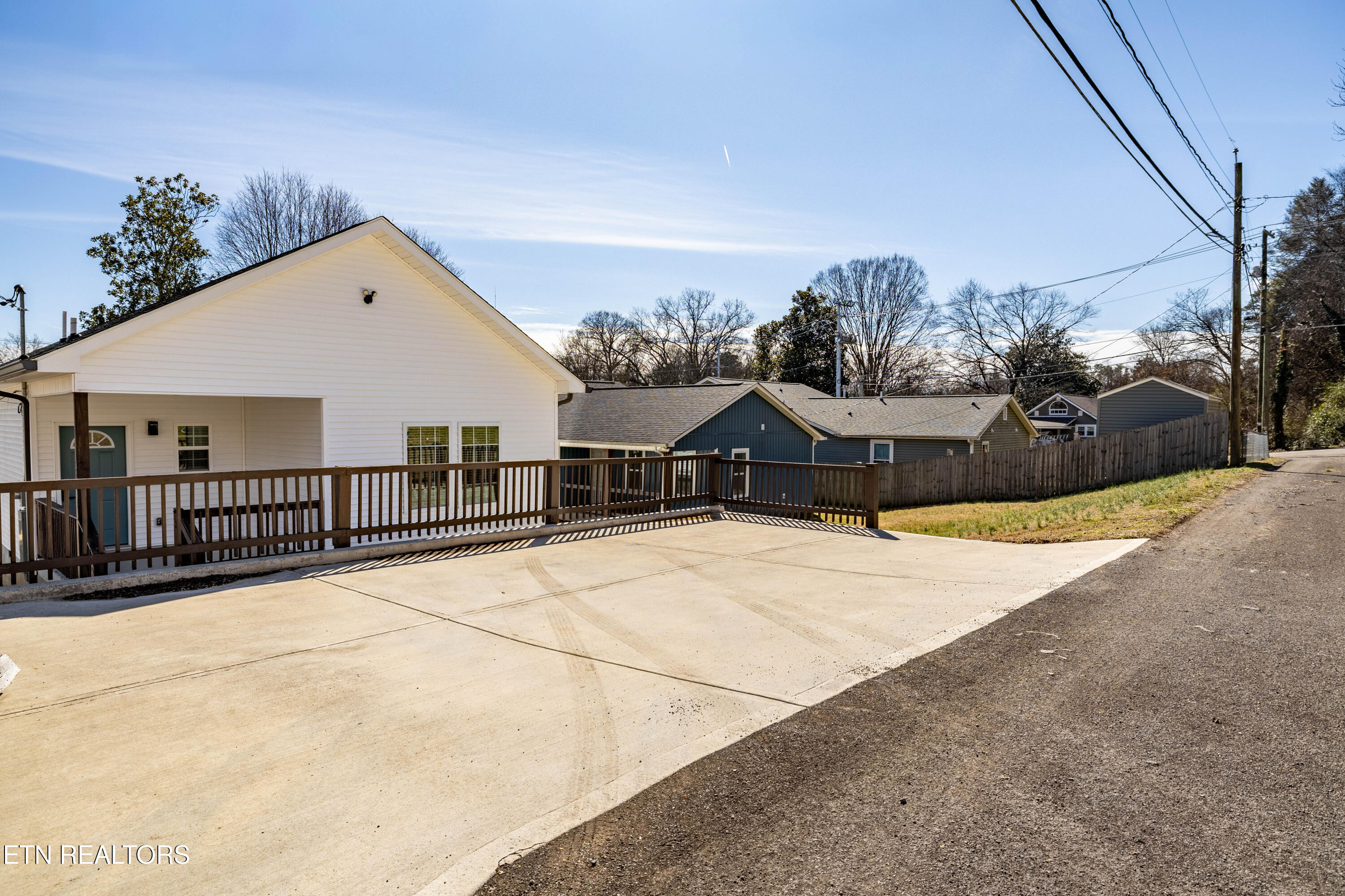 619 NE Midlake Drive Knoxville TN 37918
