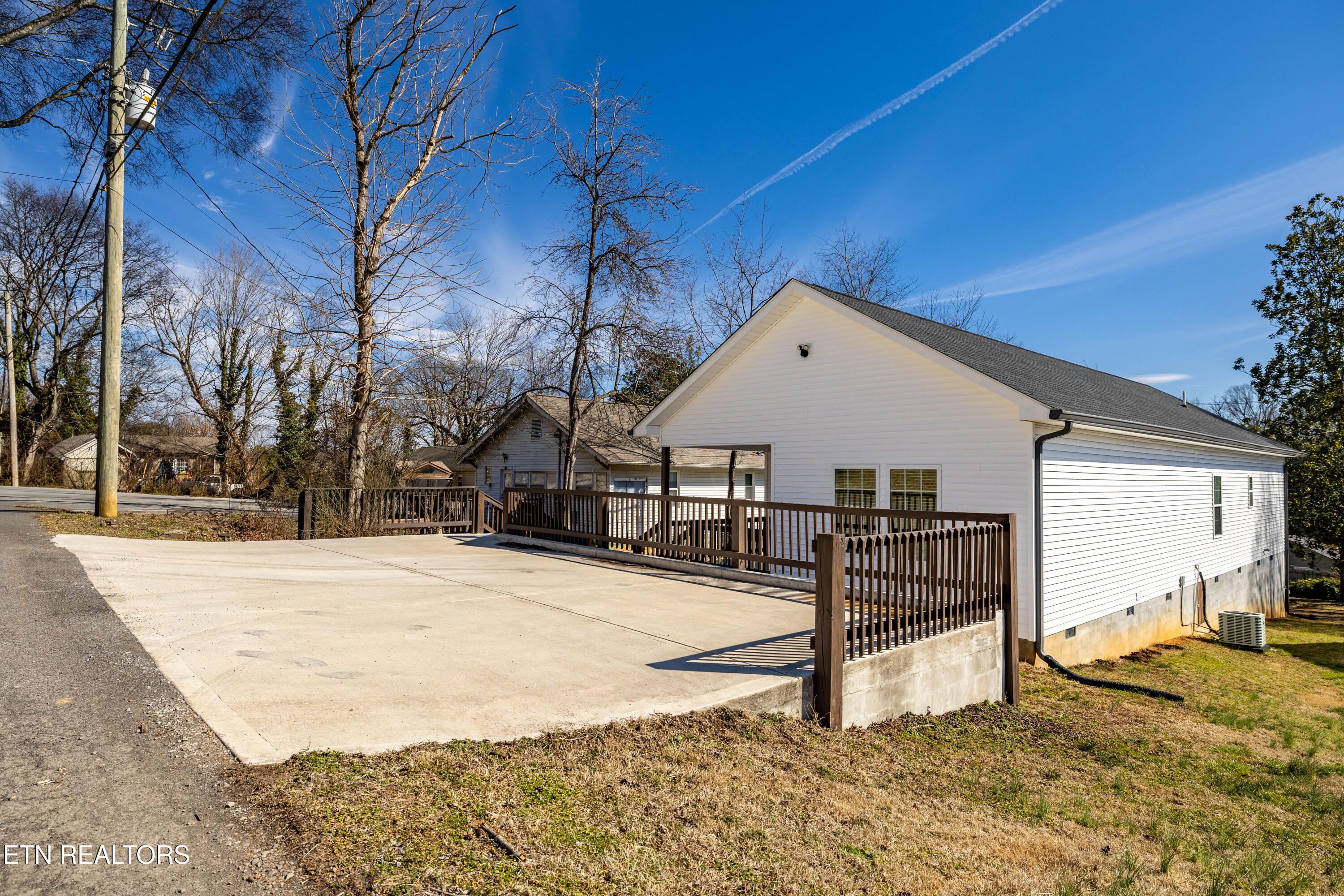 619 NE Midlake Drive Knoxville TN 37918