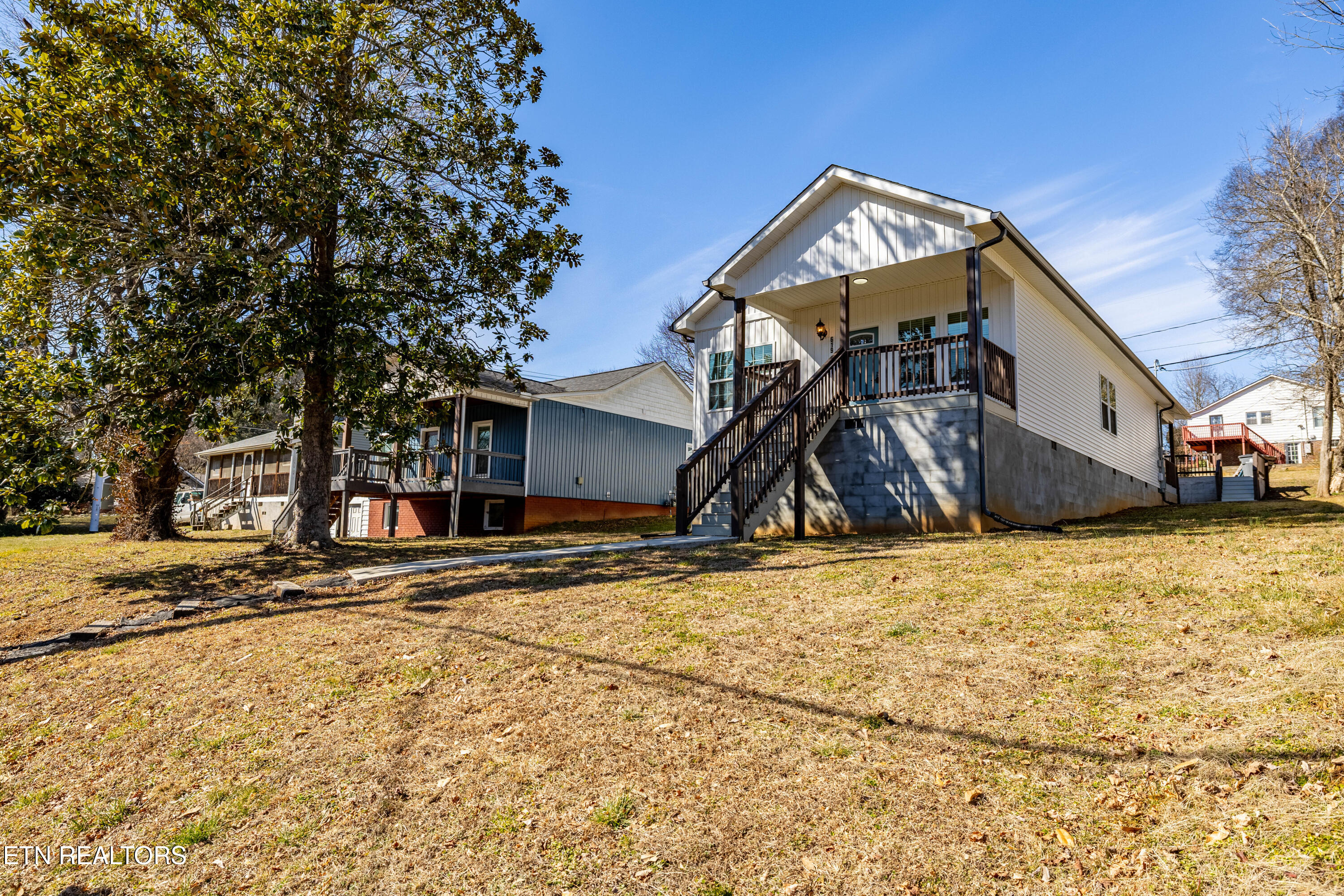 619 NE Midlake Drive Knoxville TN 37918