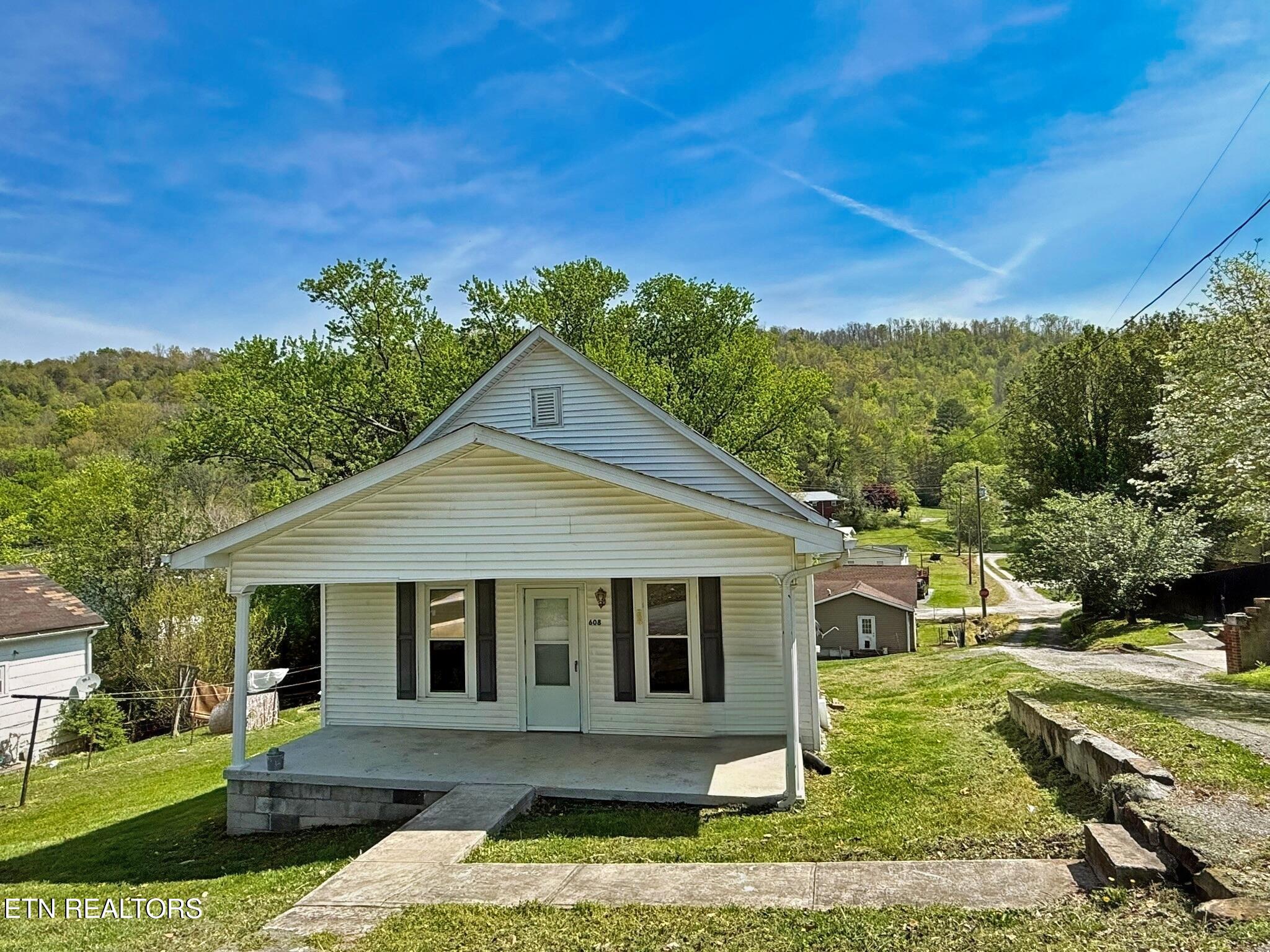 608 Wright Street Jellico TN 37762