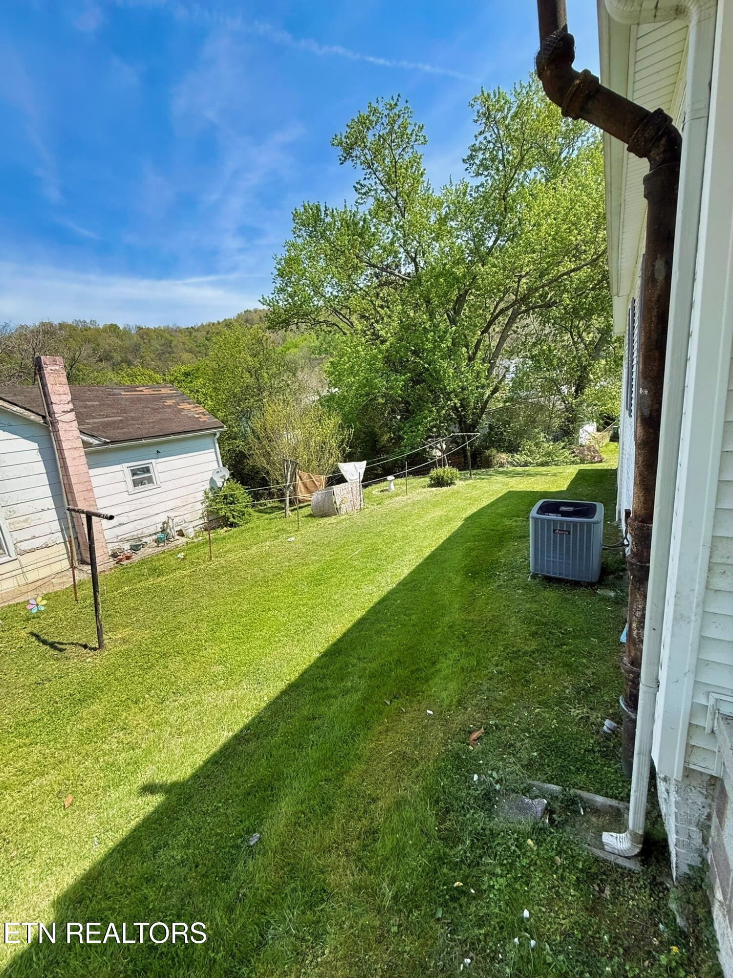 608 Wright Street Jellico TN 37762