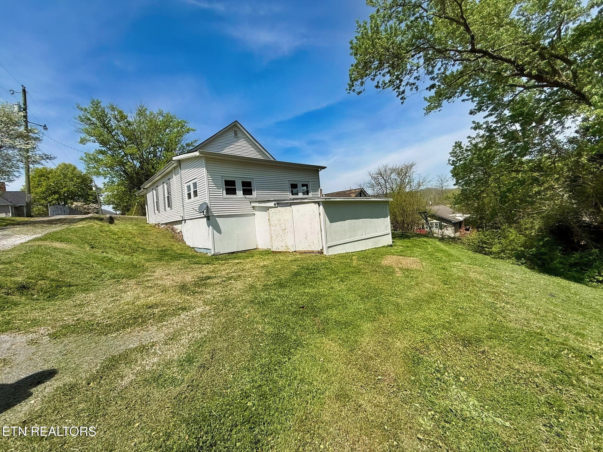 608 Wright Street Jellico TN 37762