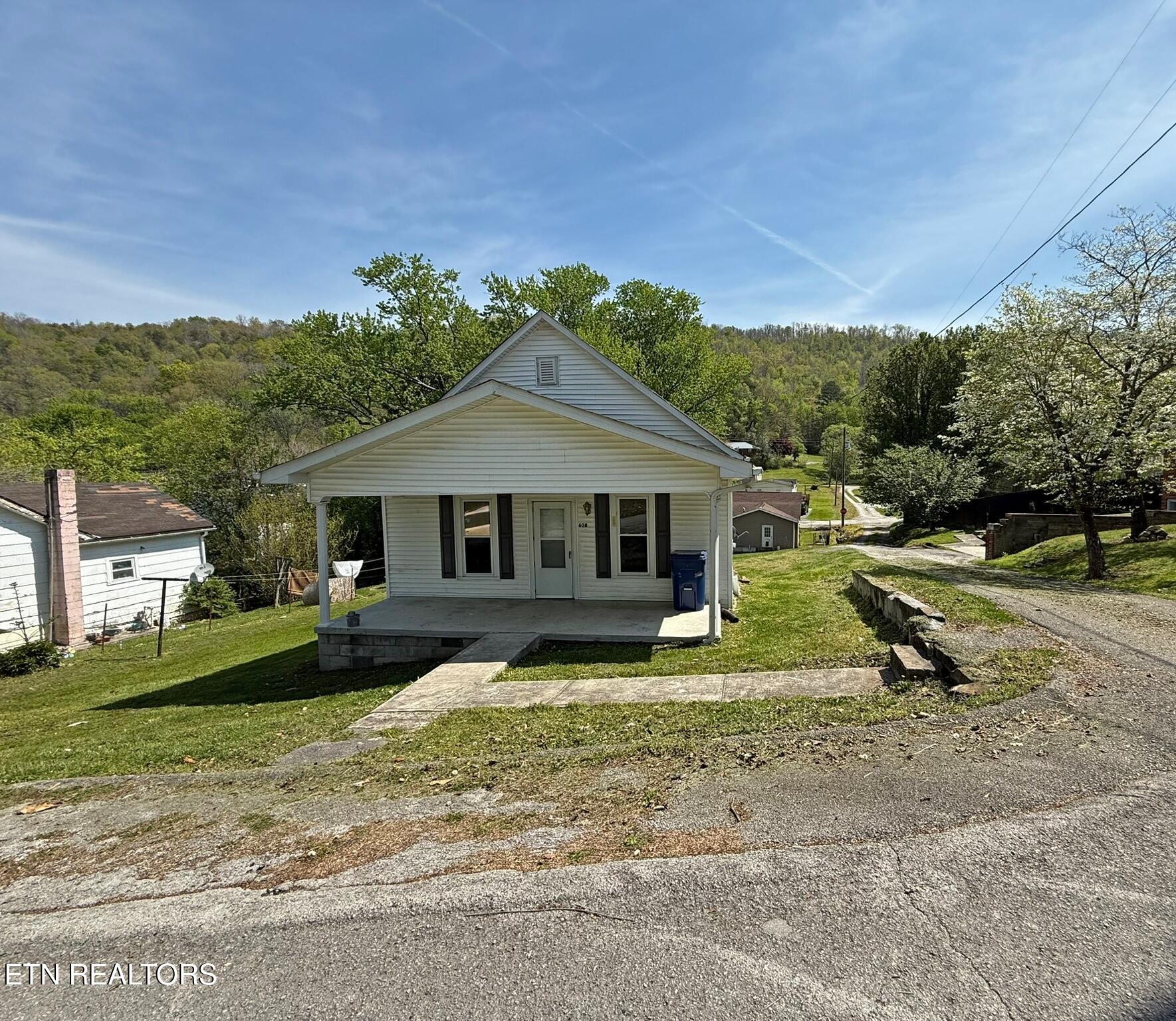 608 Wright Street Jellico TN 37762