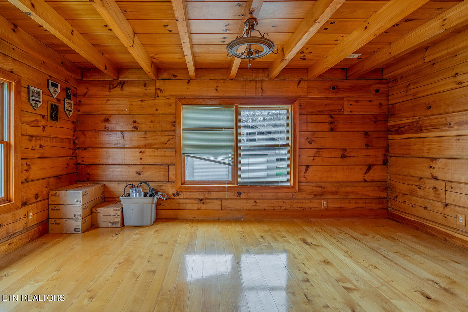 147 R & R Sawmill Road Harriman TN 37748