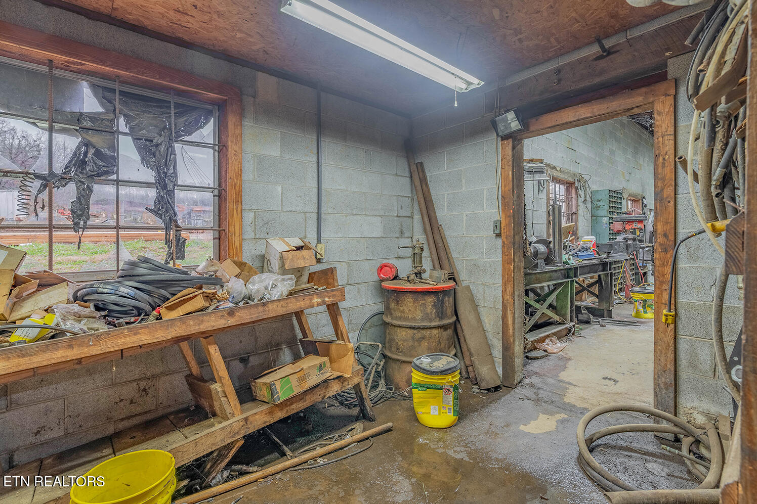 147 R & R Sawmill Road Harriman TN 37748