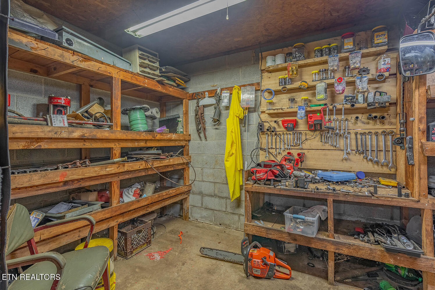 147 R & R Sawmill Road Harriman TN 37748