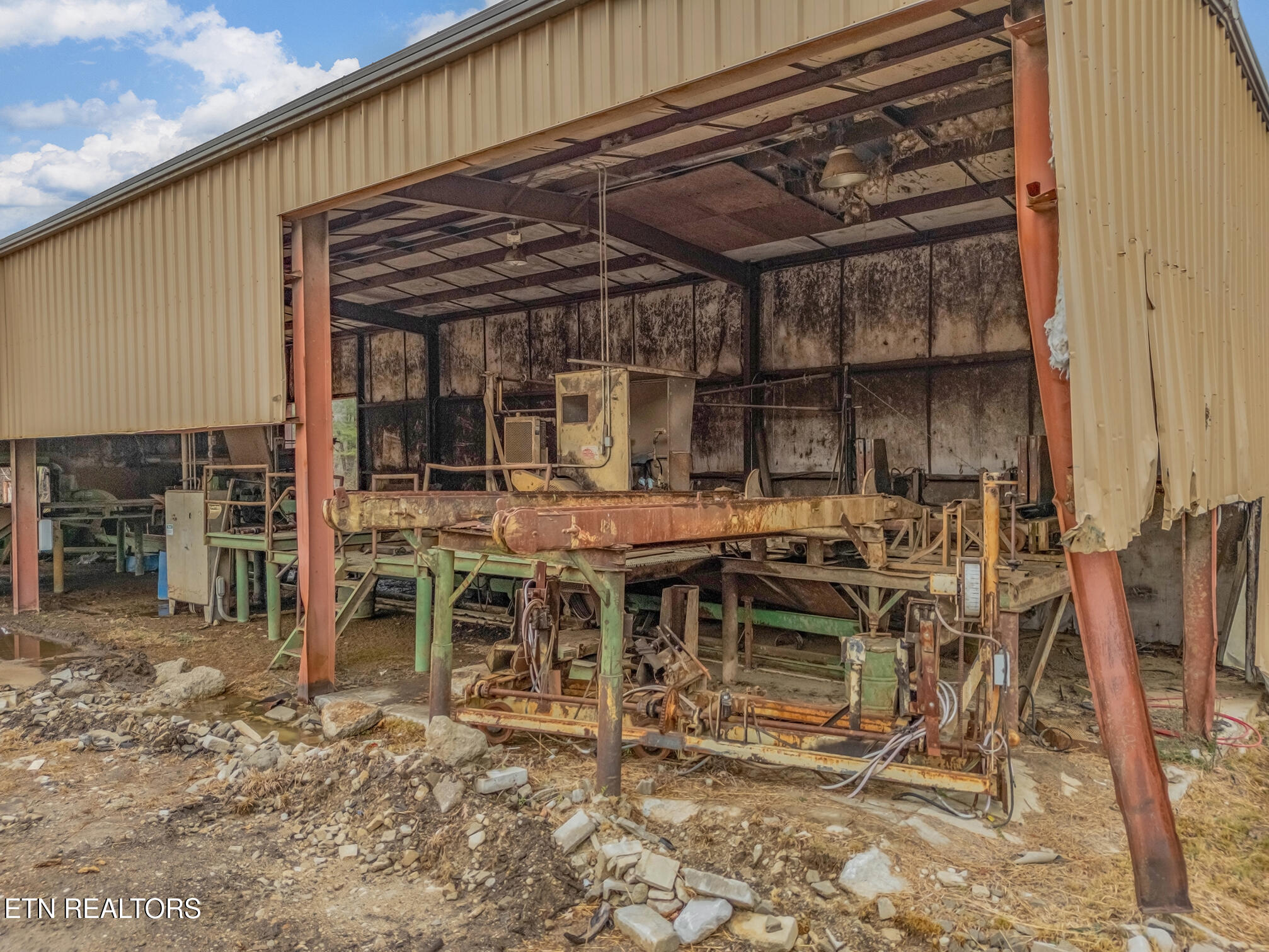 147 R & R Sawmill Road Harriman TN 37748