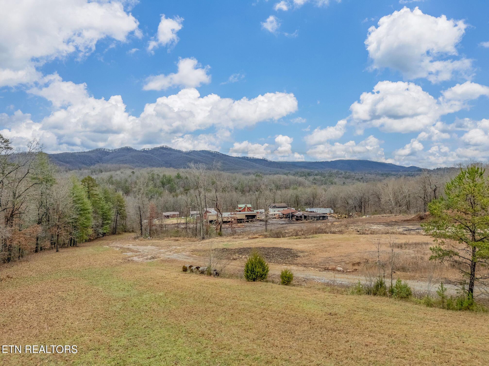 147 R & R Sawmill Road Harriman TN 37748