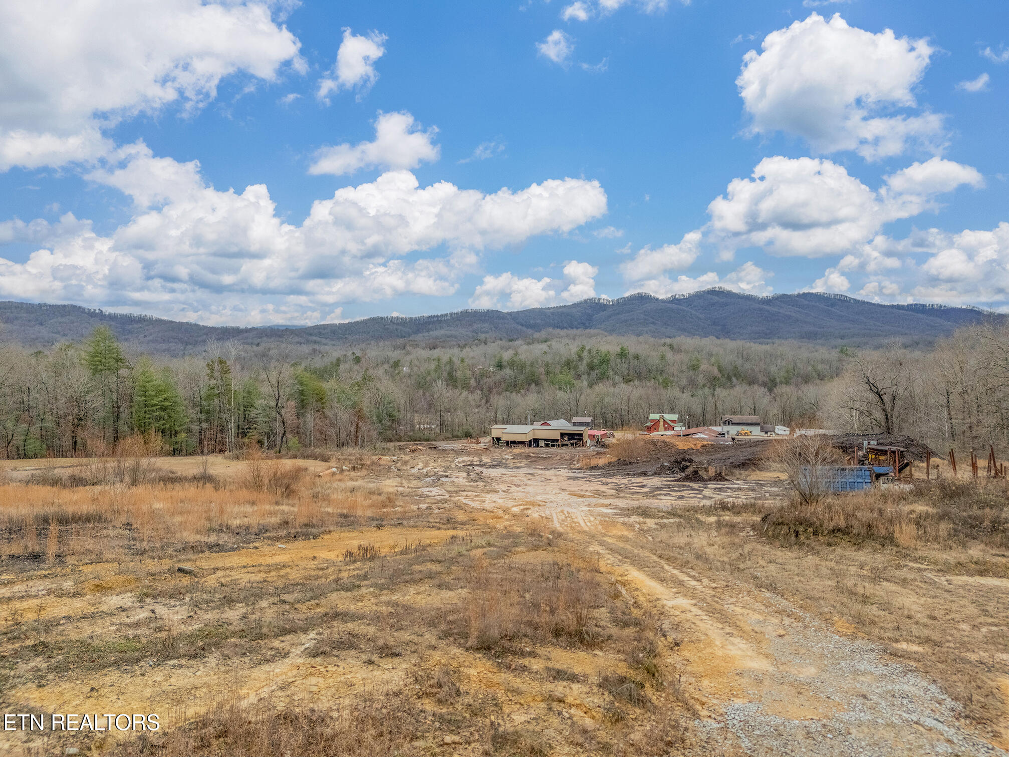 147 R & R Sawmill Road Harriman TN 37748