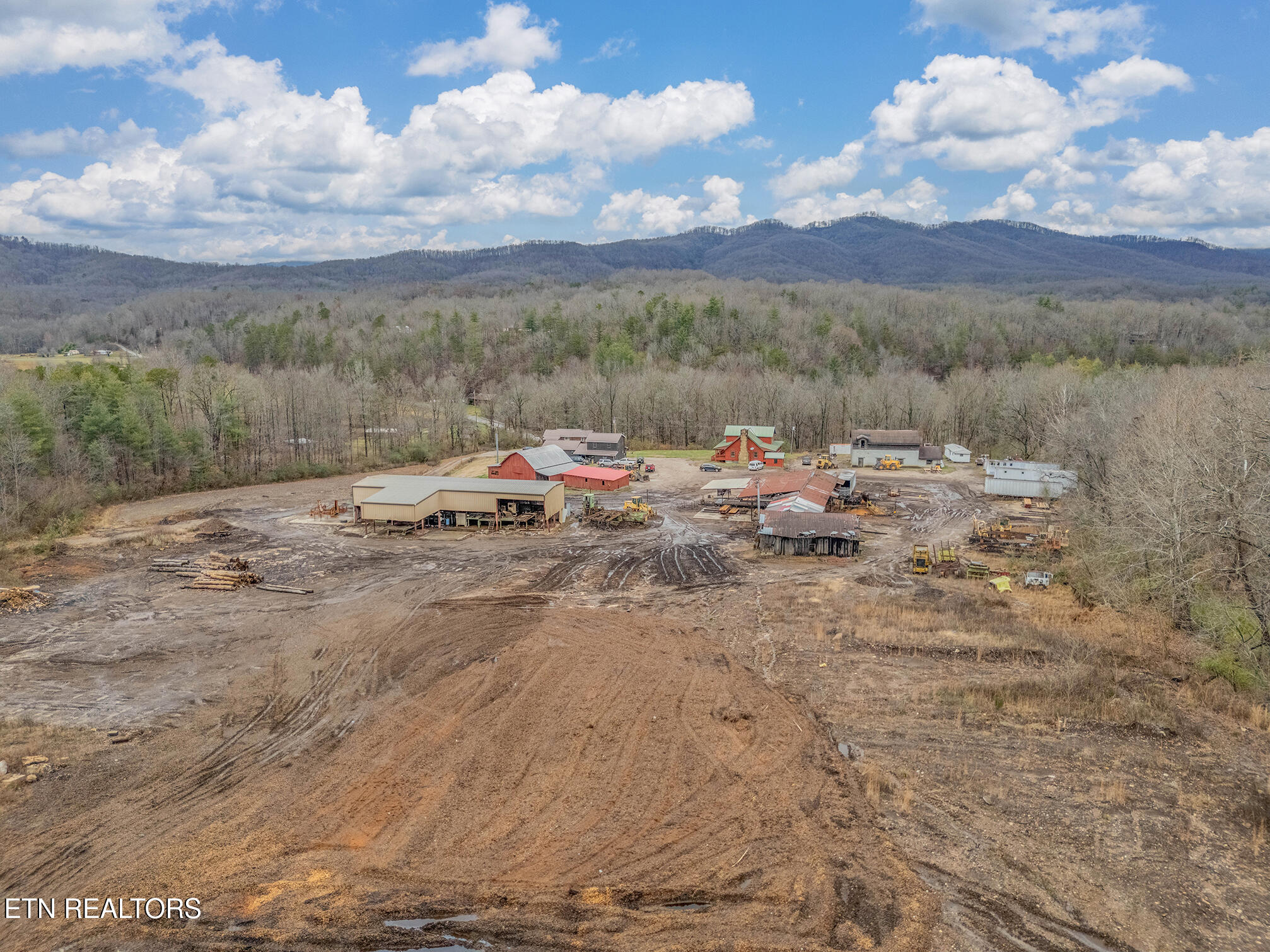 147 R & R Sawmill Road Harriman TN 37748