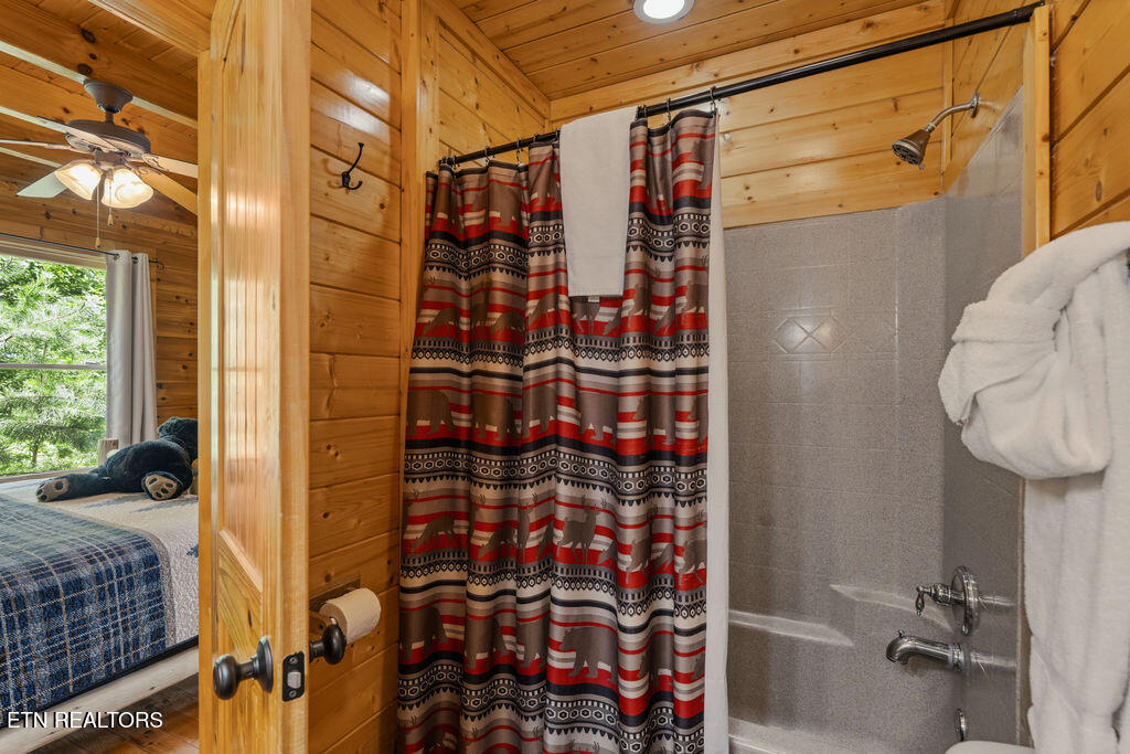 1435 Zachary Thomas Lane Sevierville TN 37876