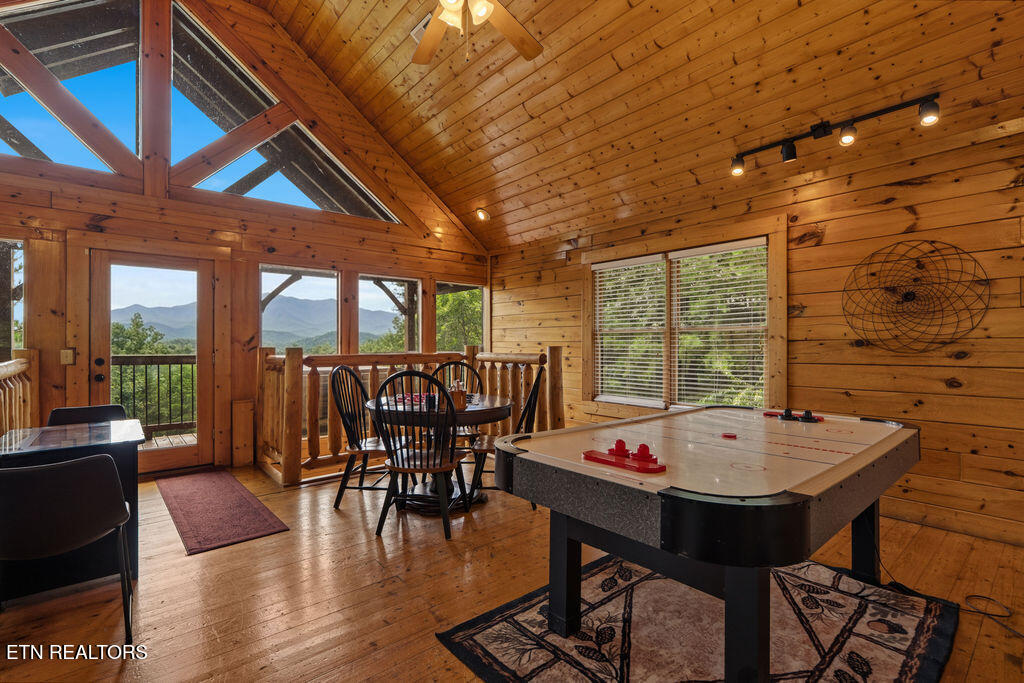 1435 Zachary Thomas Lane Sevierville TN 37876