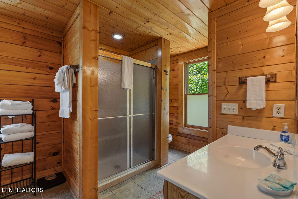 1435 Zachary Thomas Lane Sevierville TN 37876