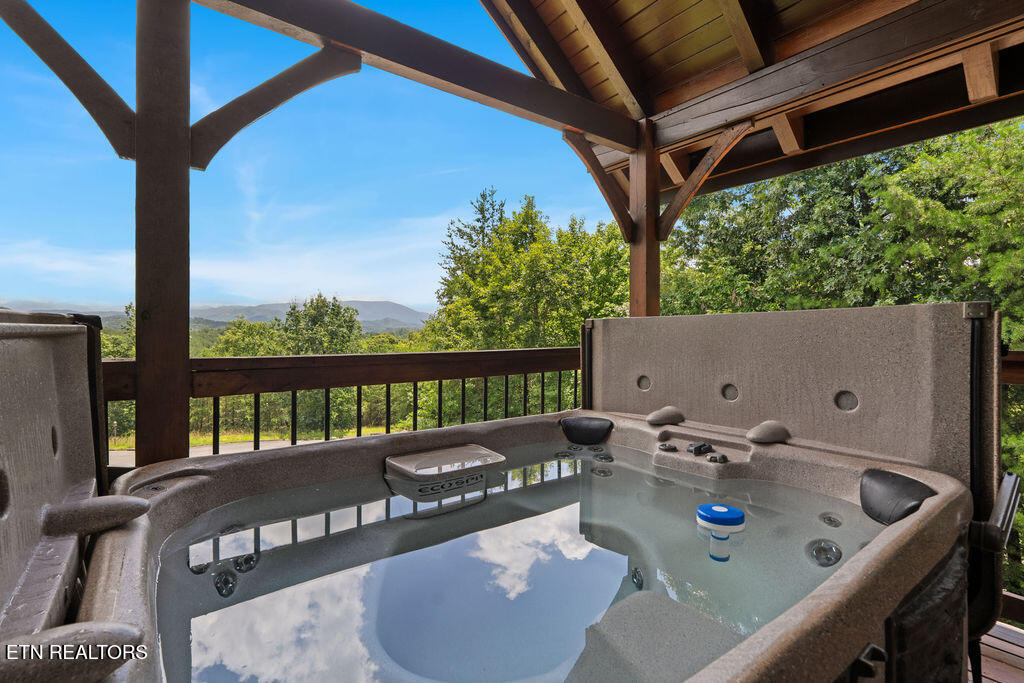 1435 Zachary Thomas Lane Sevierville TN 37876