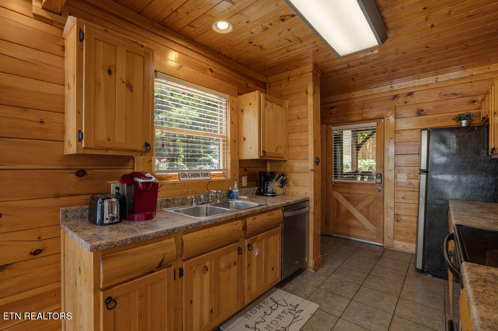 1435 Zachary Thomas Lane Sevierville TN 37876