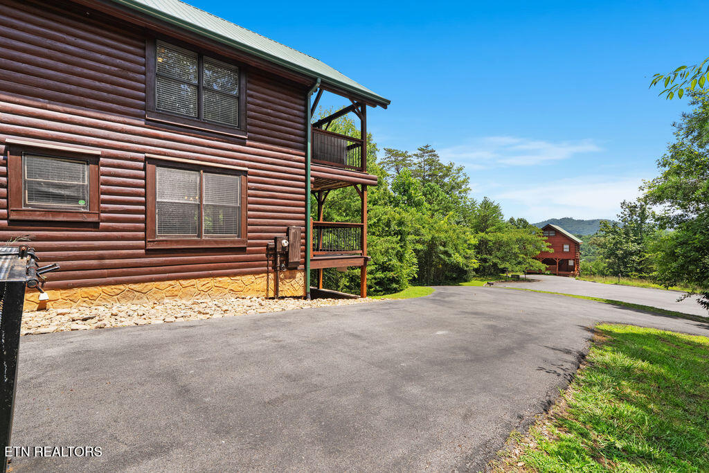 1435 Zachary Thomas Lane Sevierville TN 37876