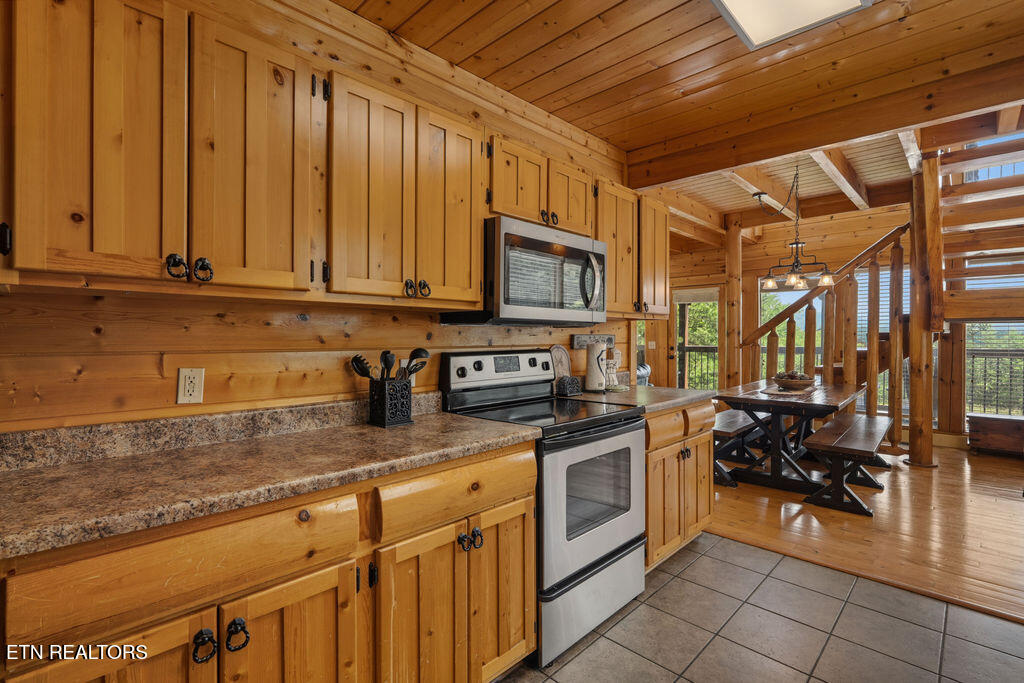 1435 Zachary Thomas Lane Sevierville TN 37876