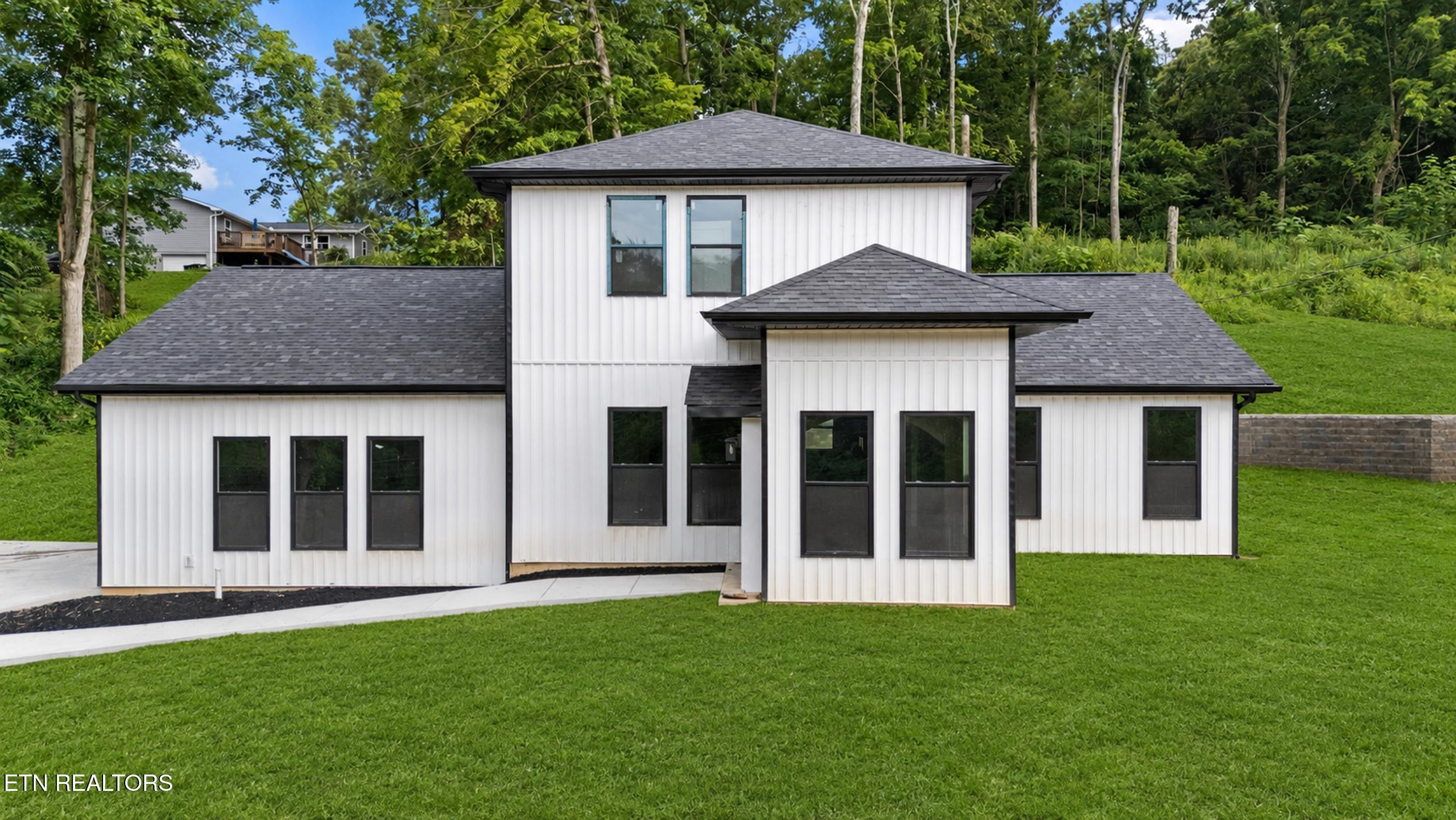 1045 N Gay Street Dandridge TN 37725