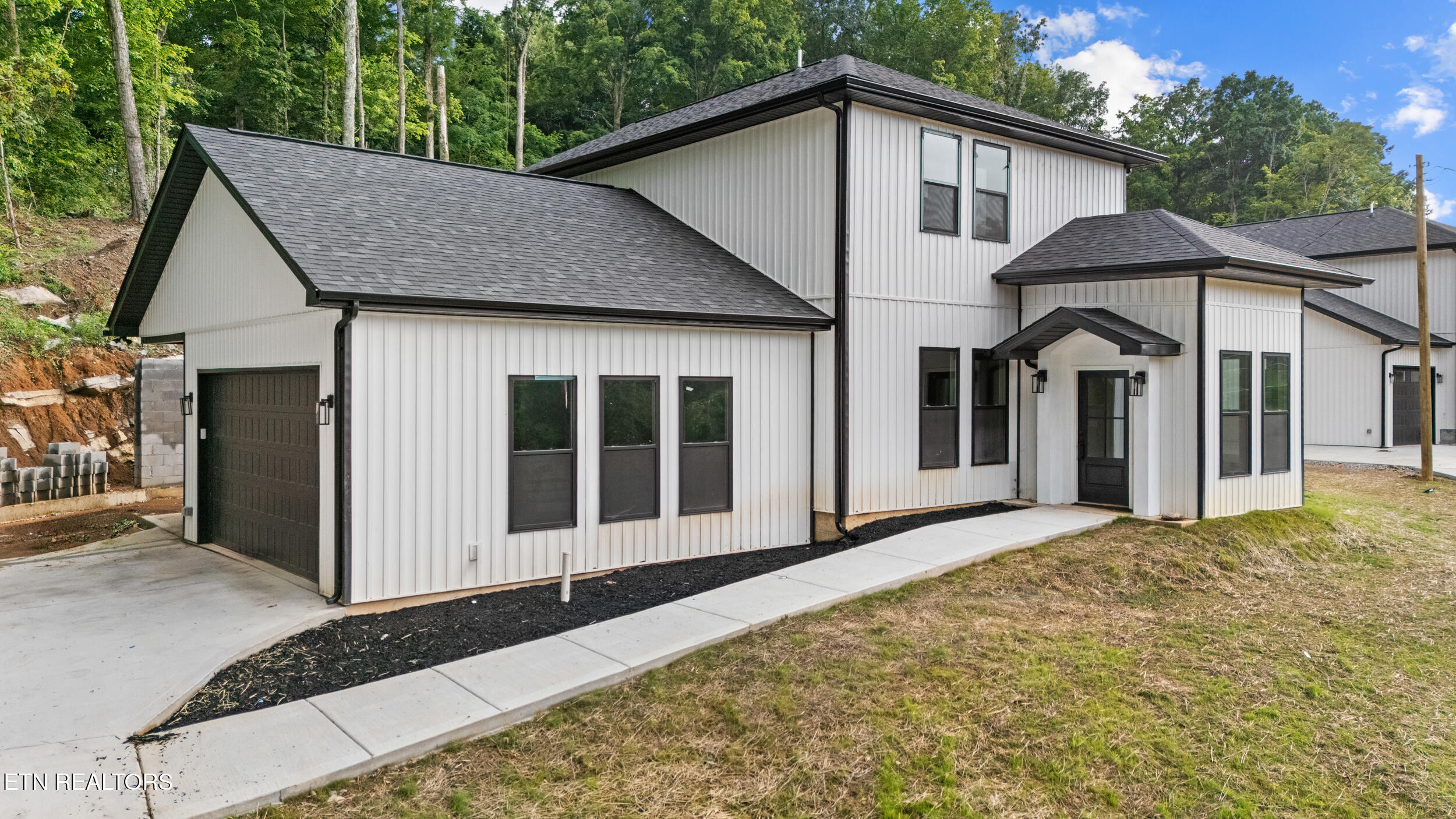 1045 N Gay Street Dandridge TN 37725