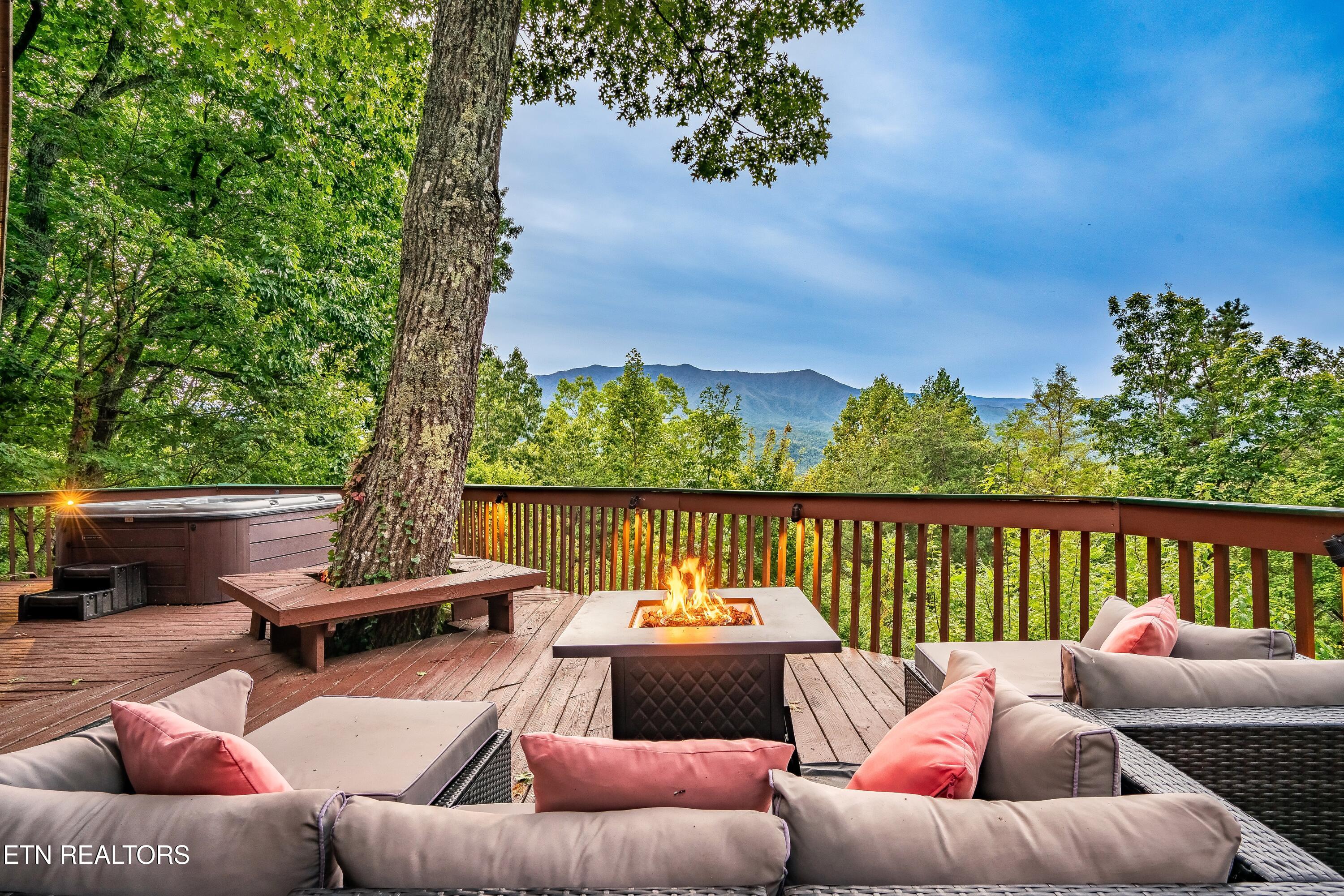 1008 E Foothills Drive Gatlinburg TN 37738