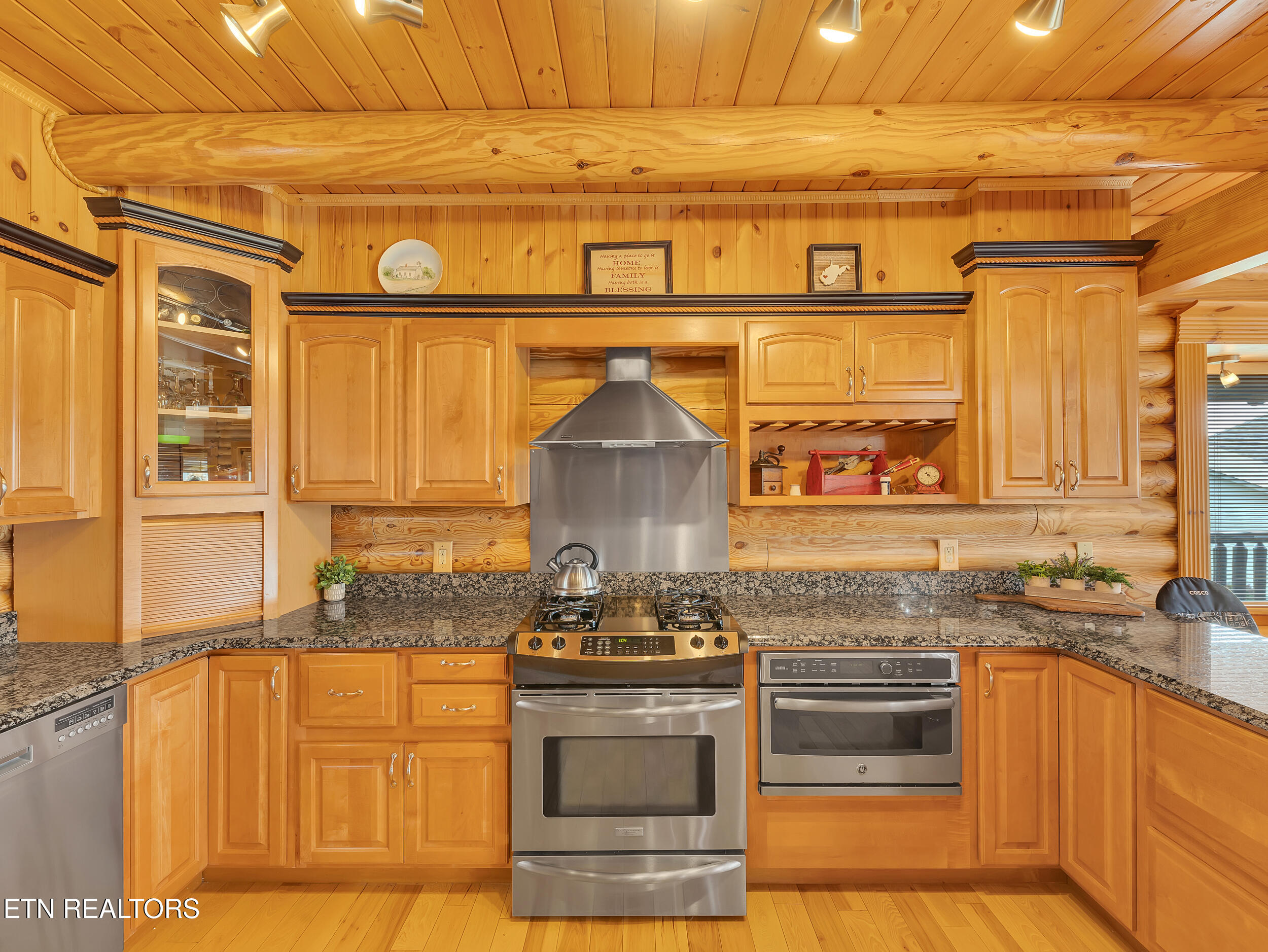 838 Pinnacle Drive Dandridge TN 37725