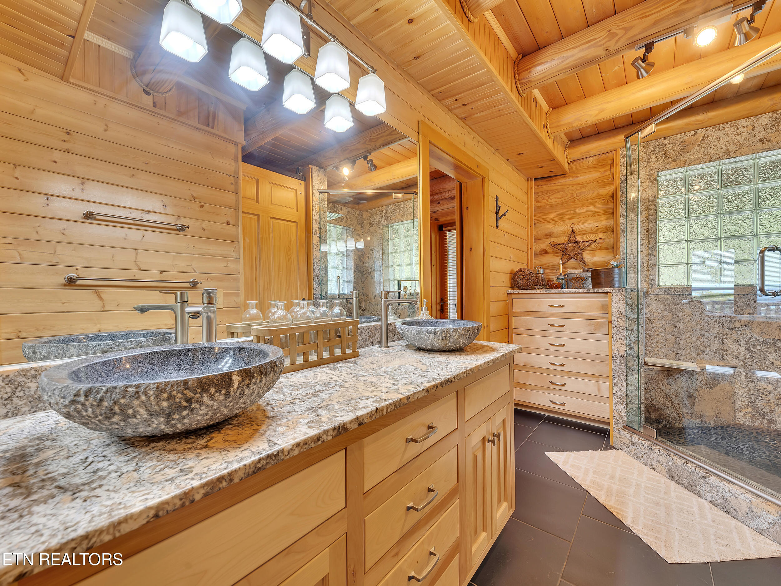 838 Pinnacle Drive Dandridge TN 37725