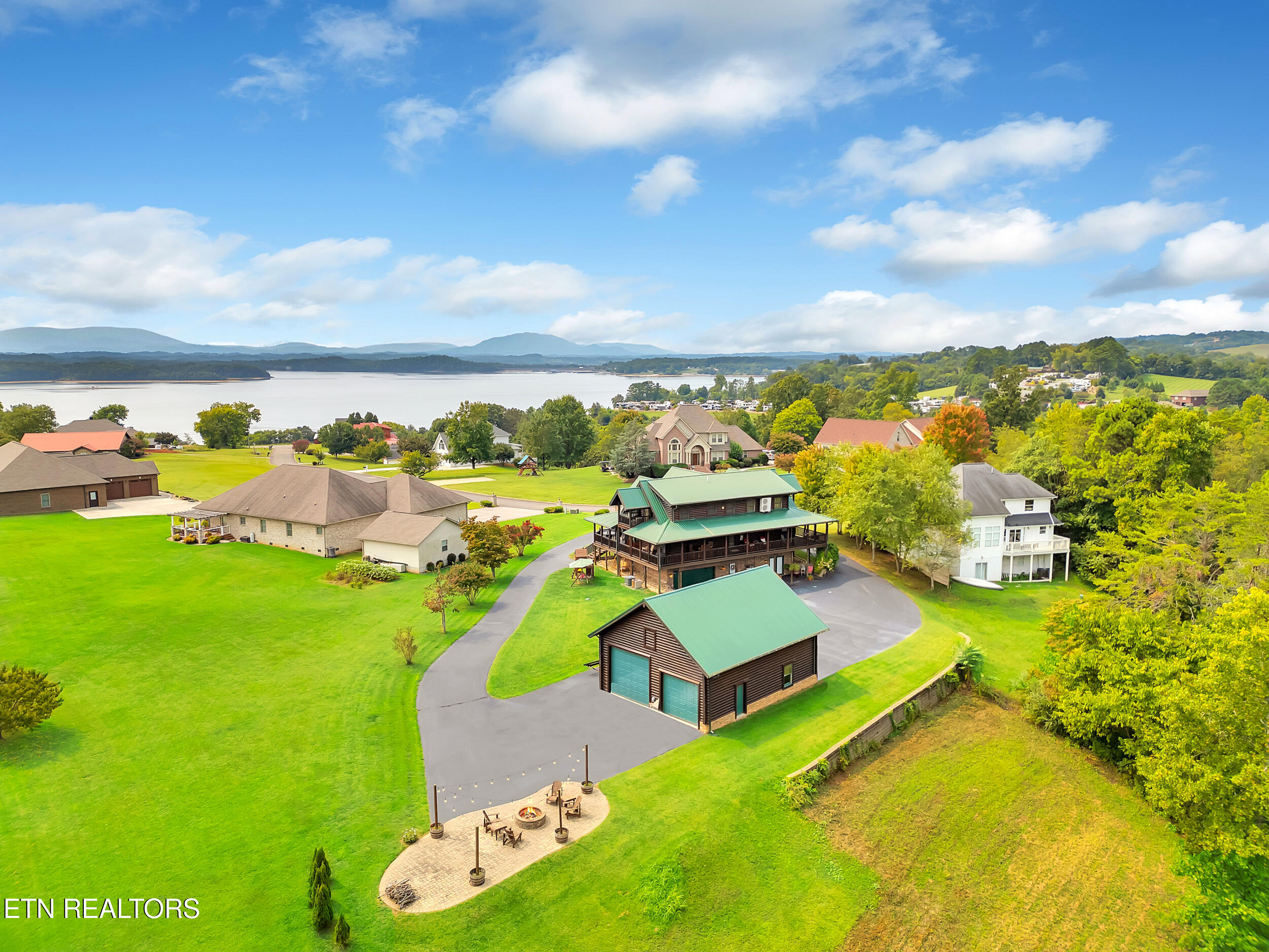 838 Pinnacle Drive Dandridge TN 37725