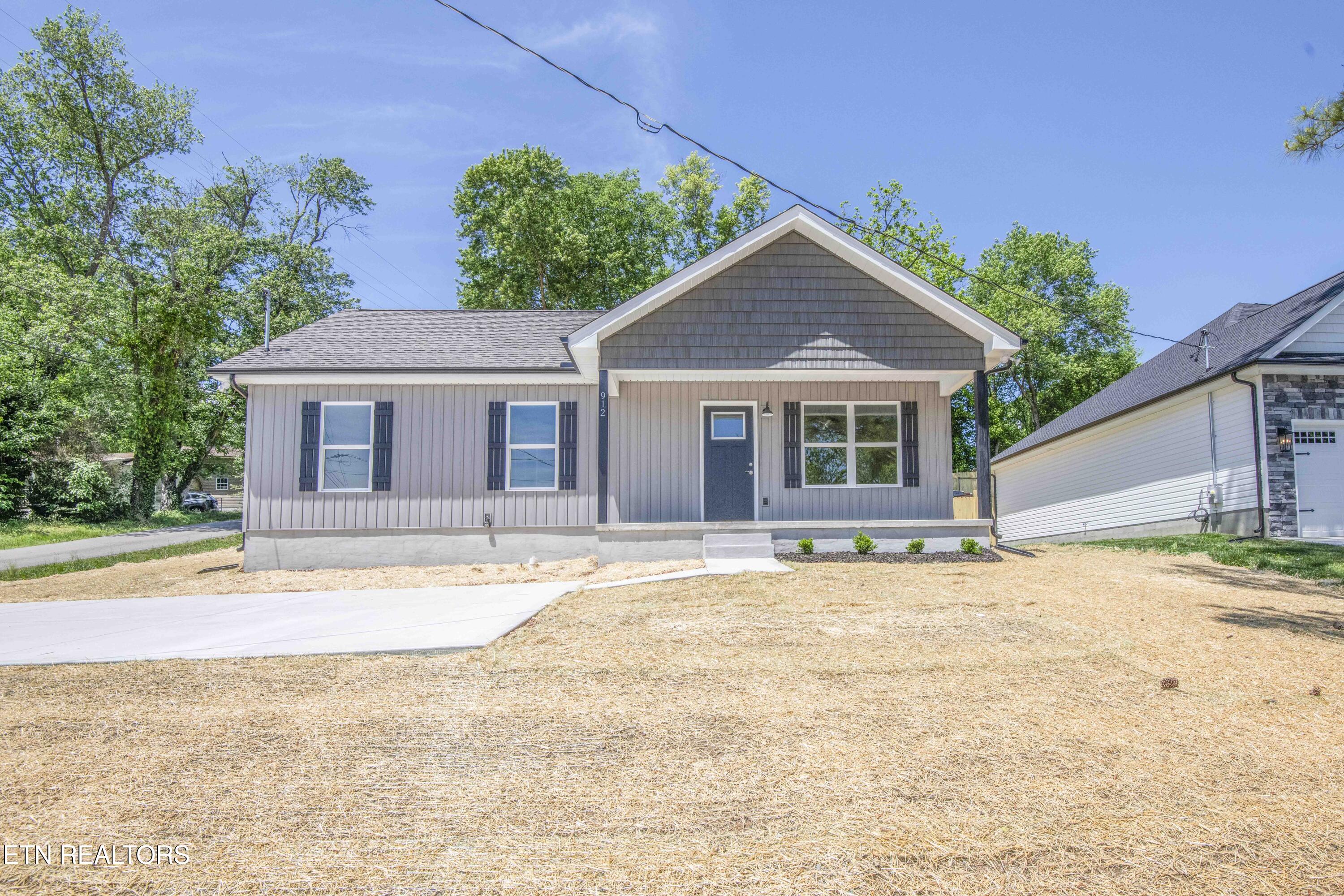 912 Mcadoo Street Clinton TN 37716