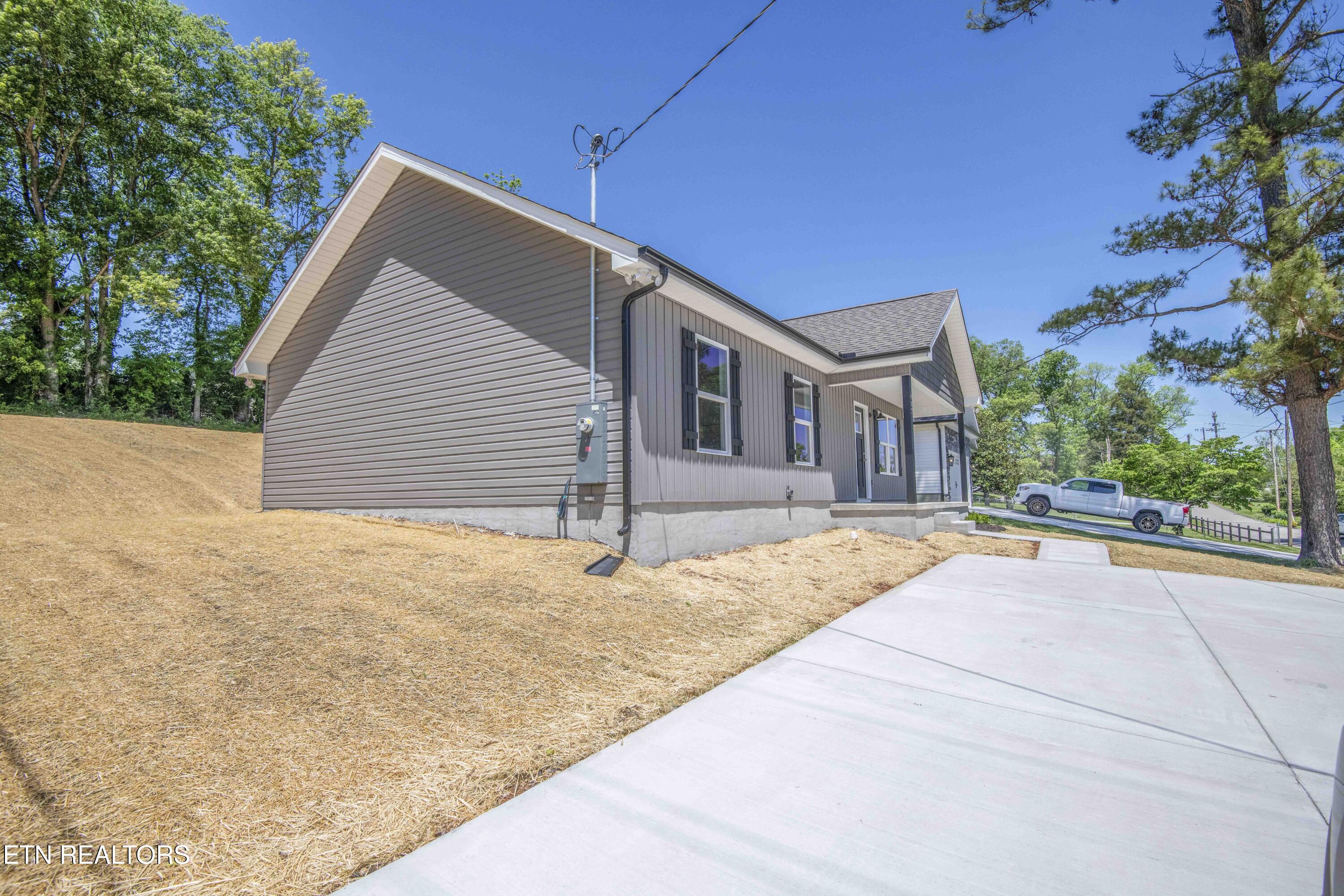 912 Mcadoo Street Clinton TN 37716