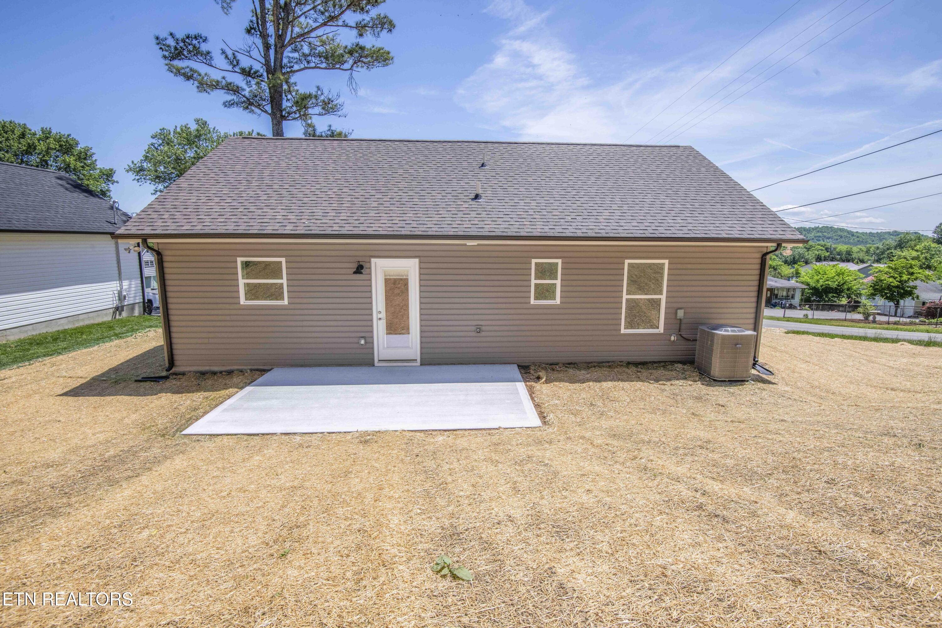 912 Mcadoo Street Clinton TN 37716