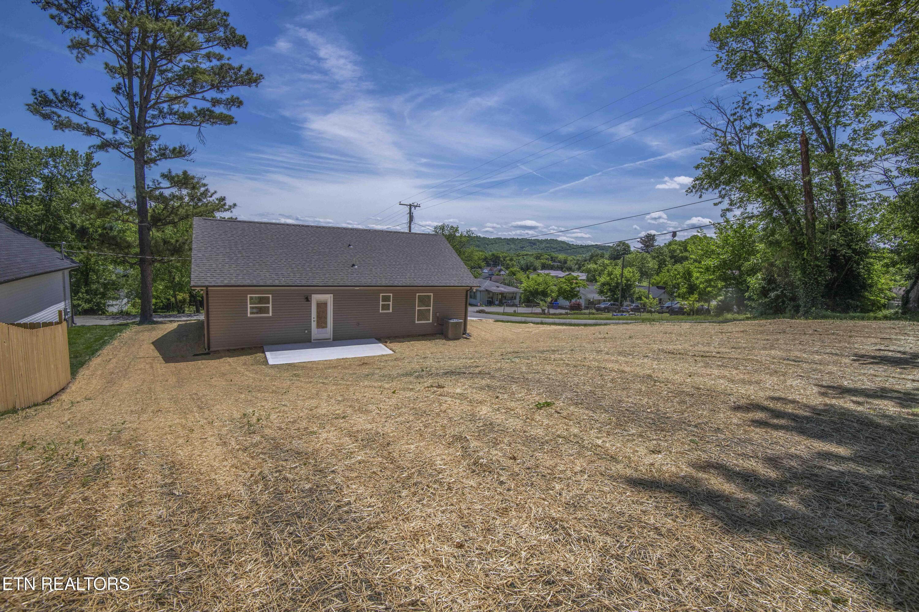 912 Mcadoo Street Clinton TN 37716