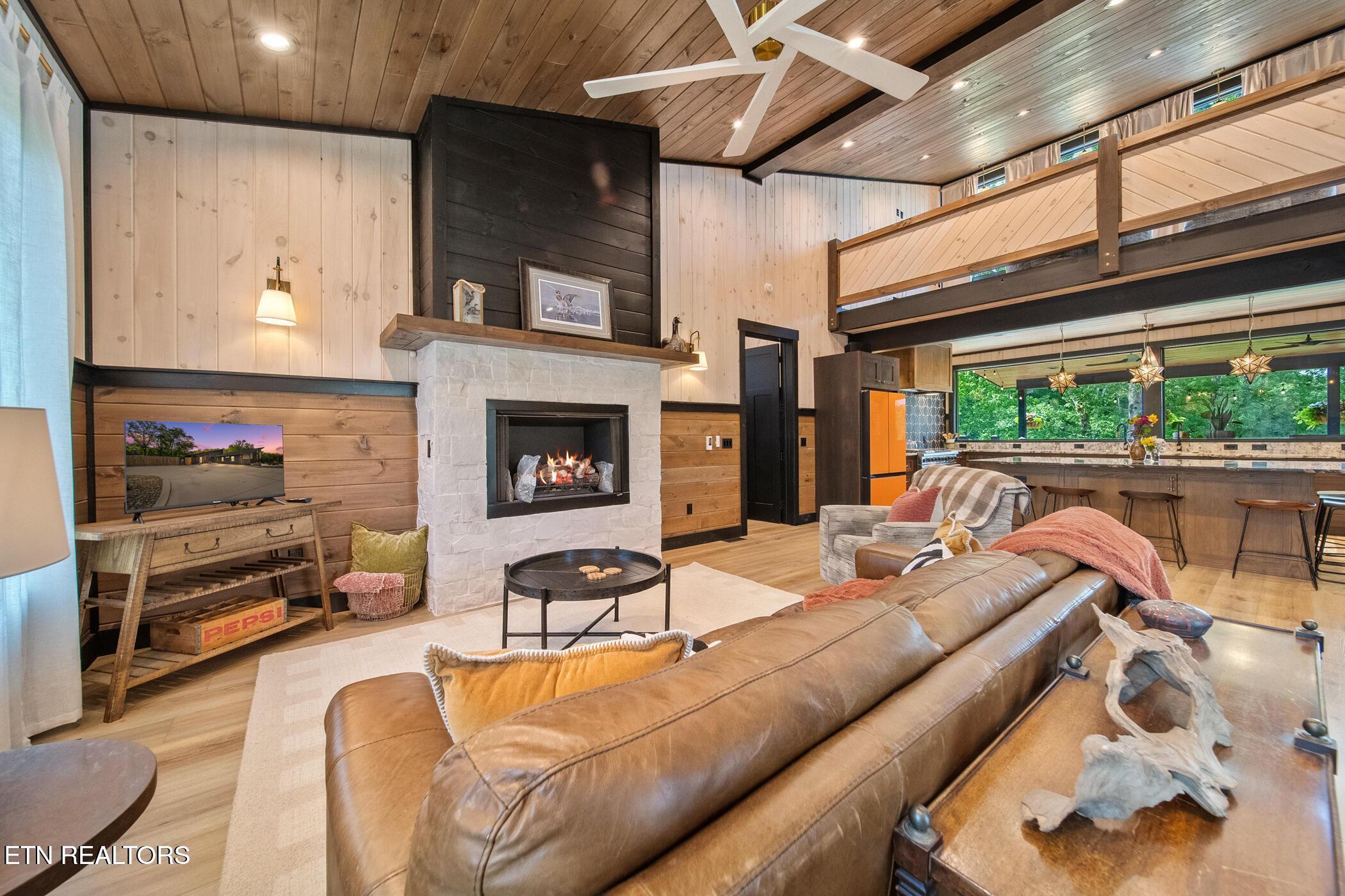 2466/2472 Mcqueen Way Sevierville TN 37876