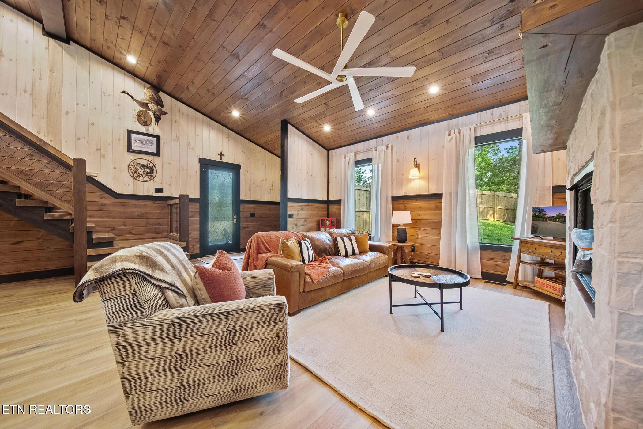 2466/2472 Mcqueen Way Sevierville TN 37876