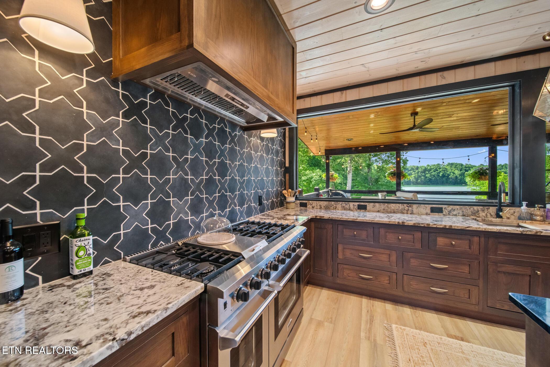 2466/2472 Mcqueen Way Sevierville TN 37876
