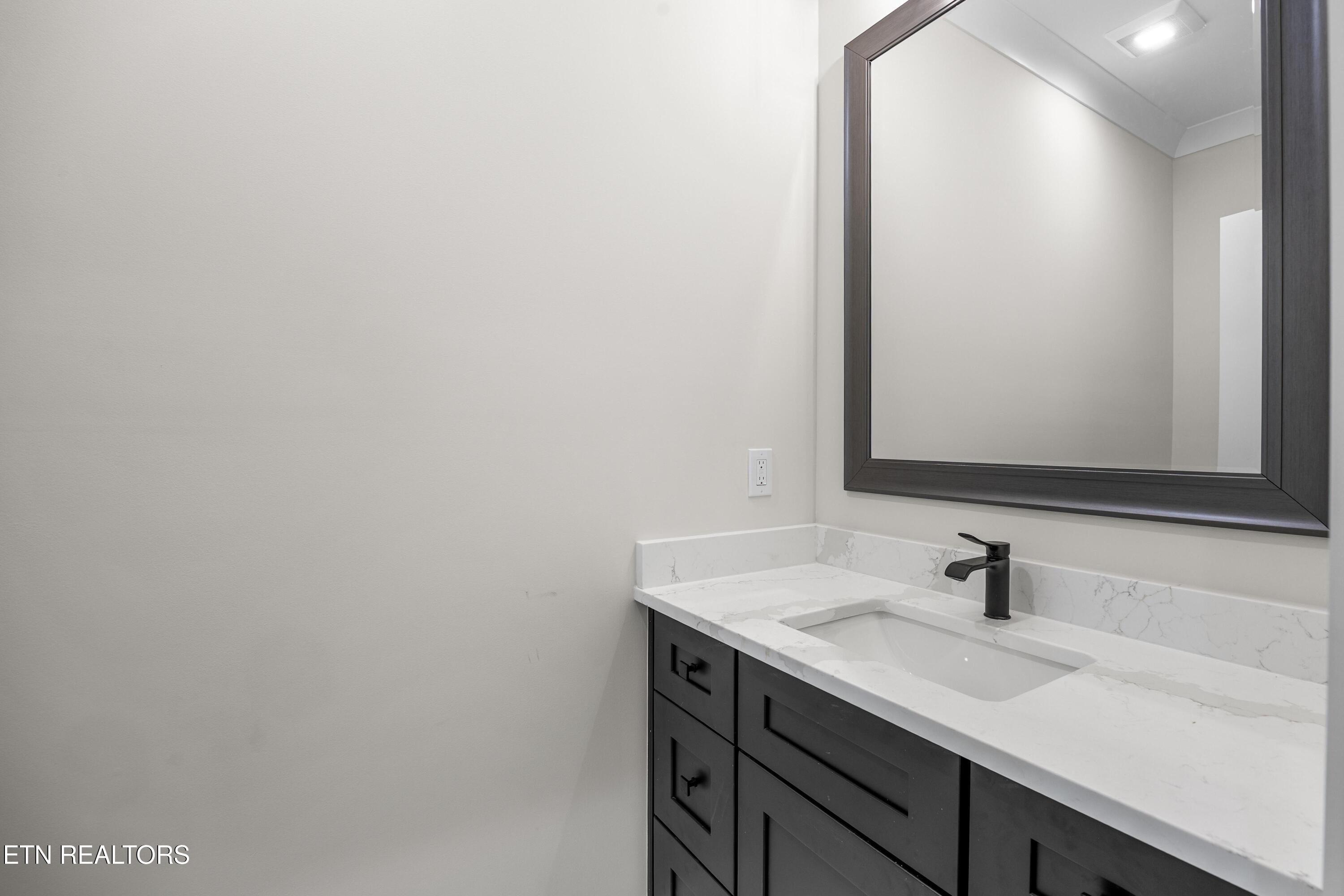 100 Tigitsi Lane Loudon TN 37774