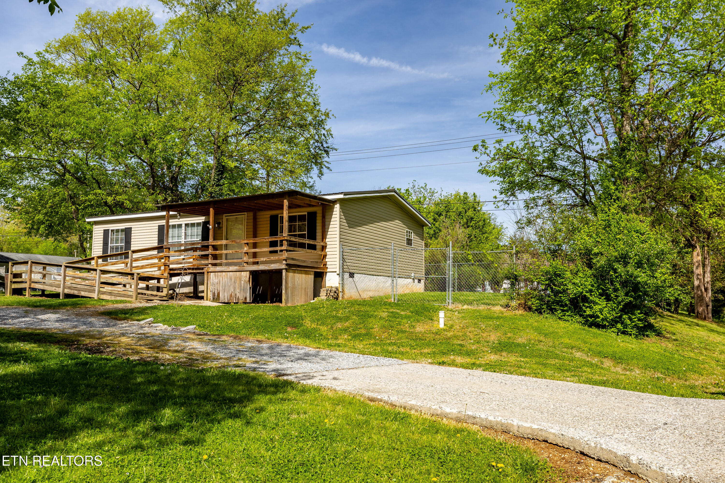 1002 Doll Avenue Maryville TN 37801