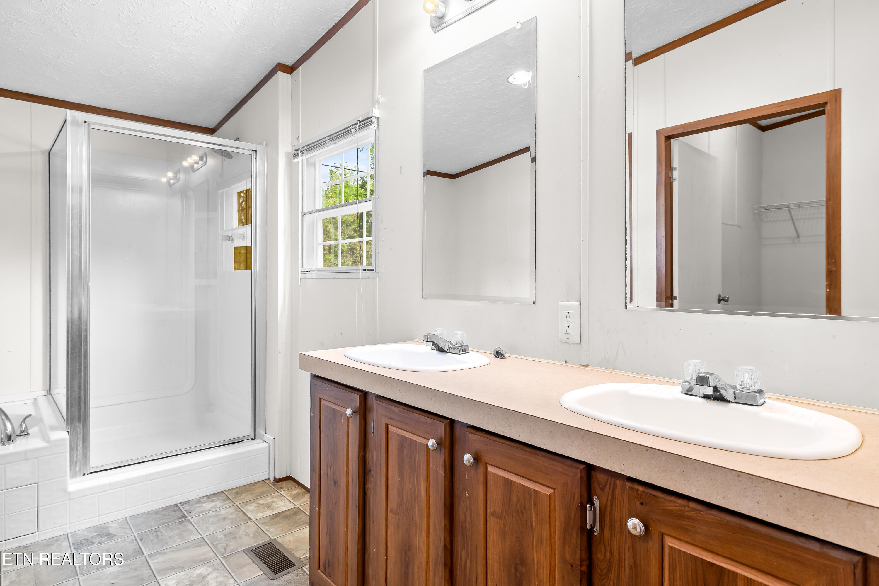 1002 Doll Avenue Maryville TN 37801