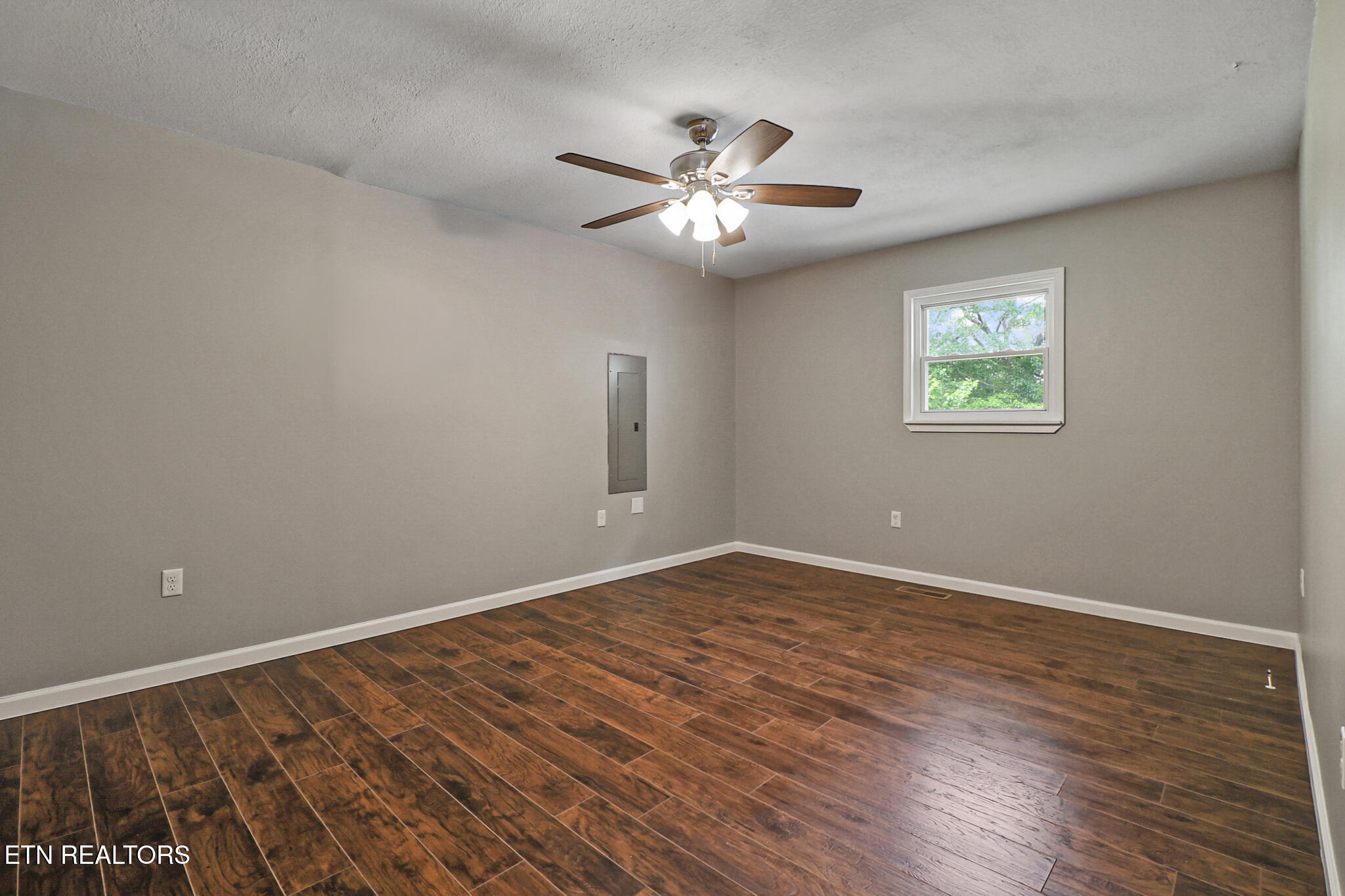 32 Rhododendron Circle Crossville TN 38555