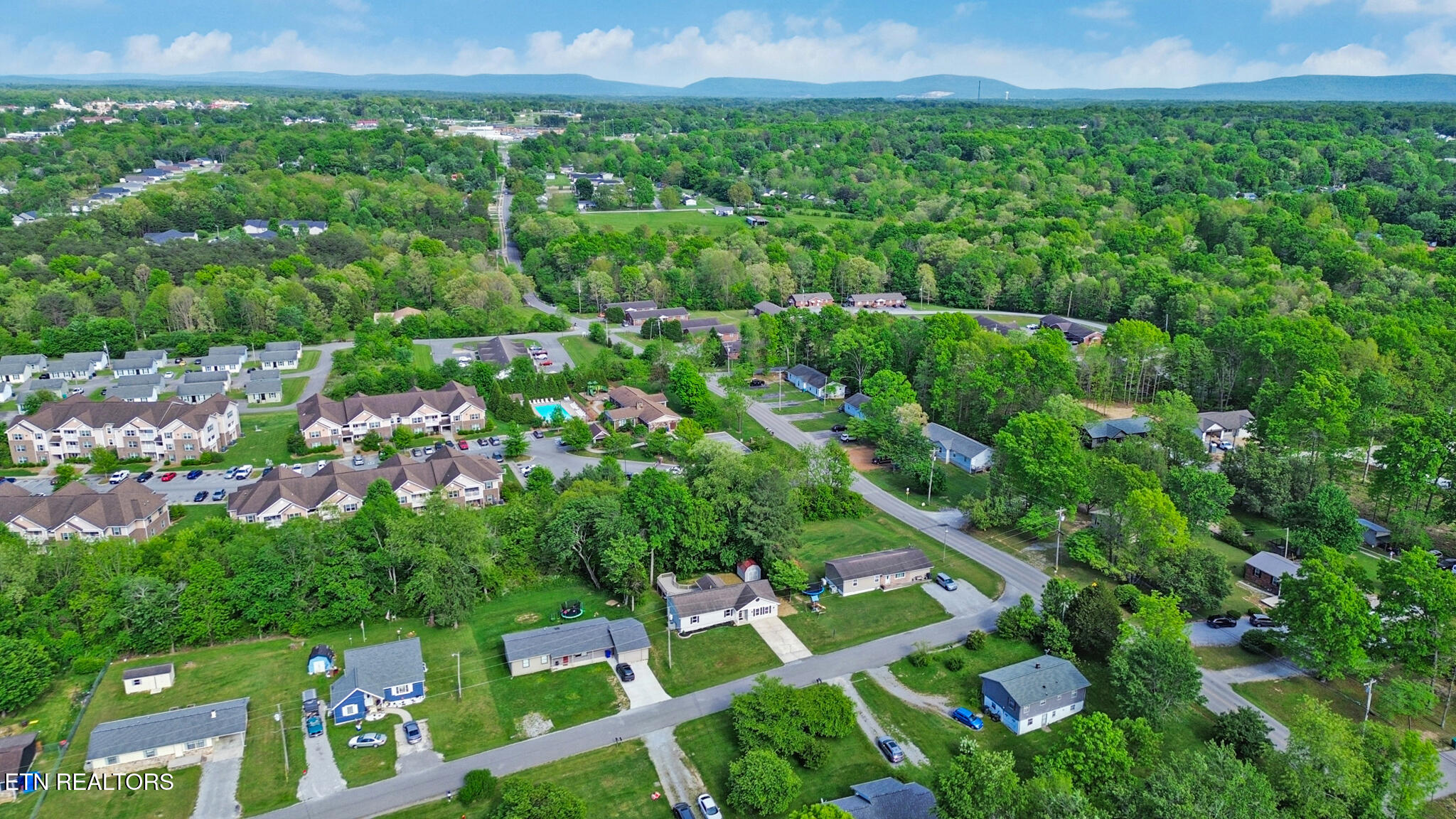 32 Rhododendron Circle Crossville TN 38555