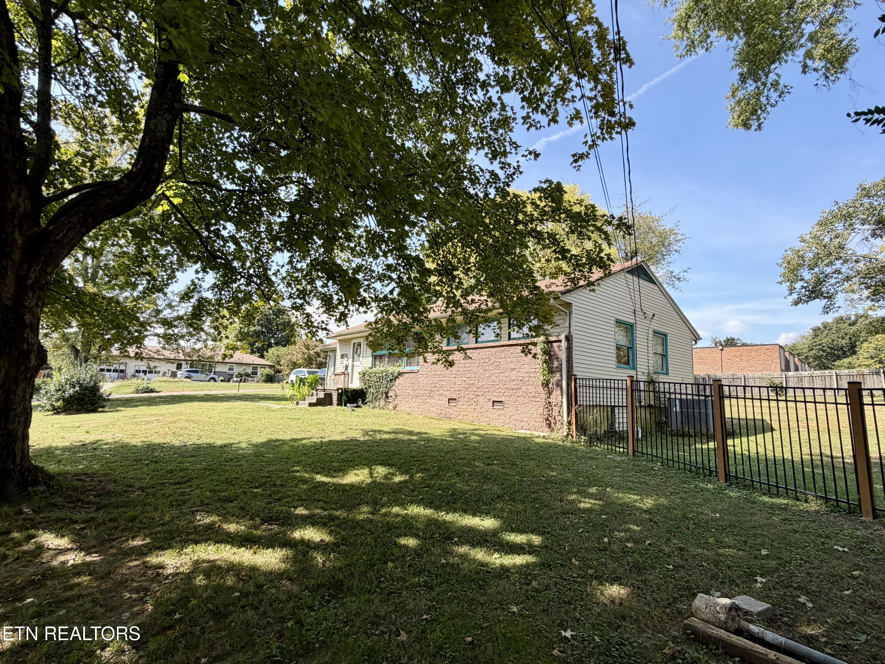 4933 Azalea Drive Knoxville TN 37909